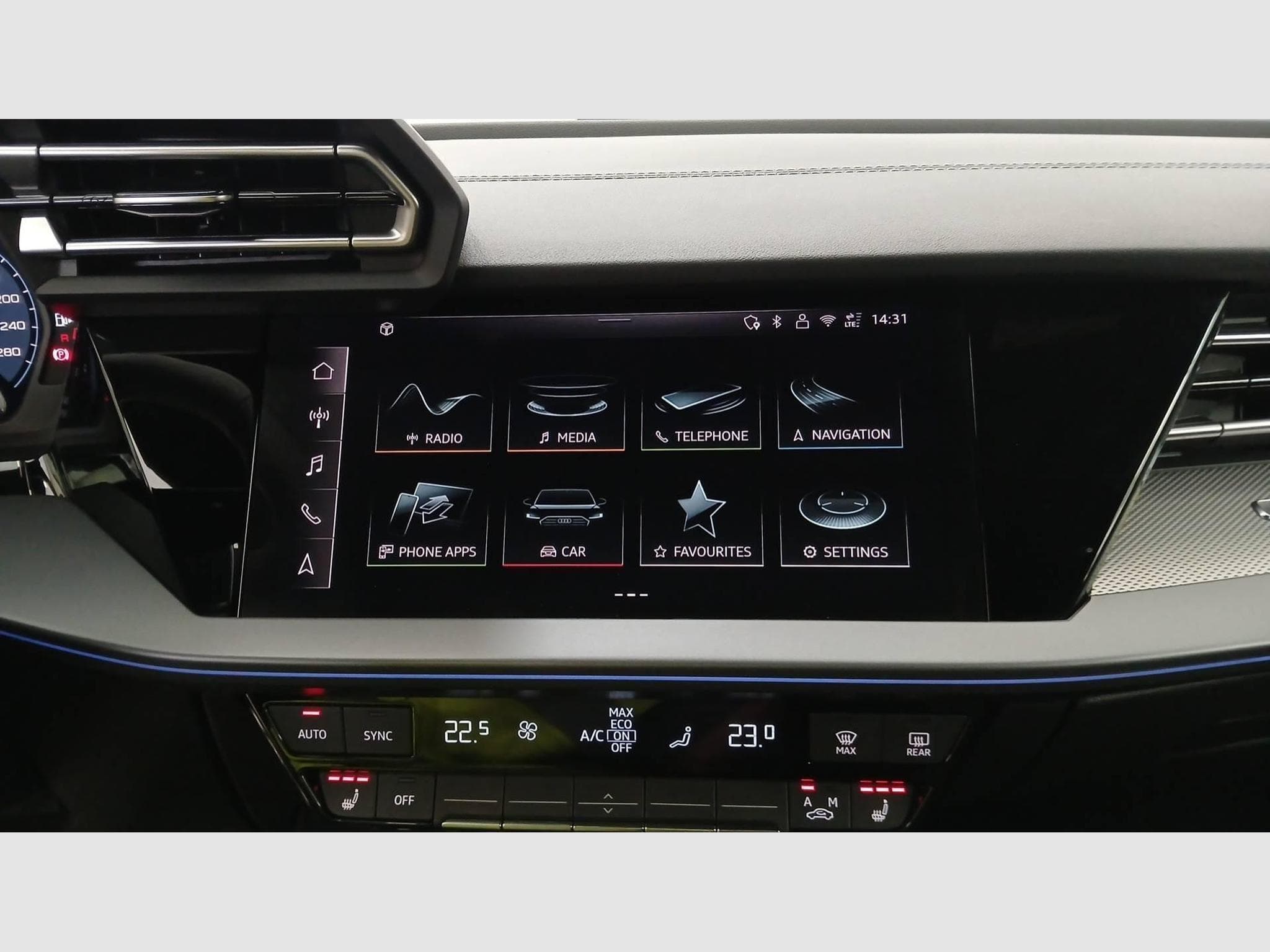 Audi A3 S line (2025) - Photo 12