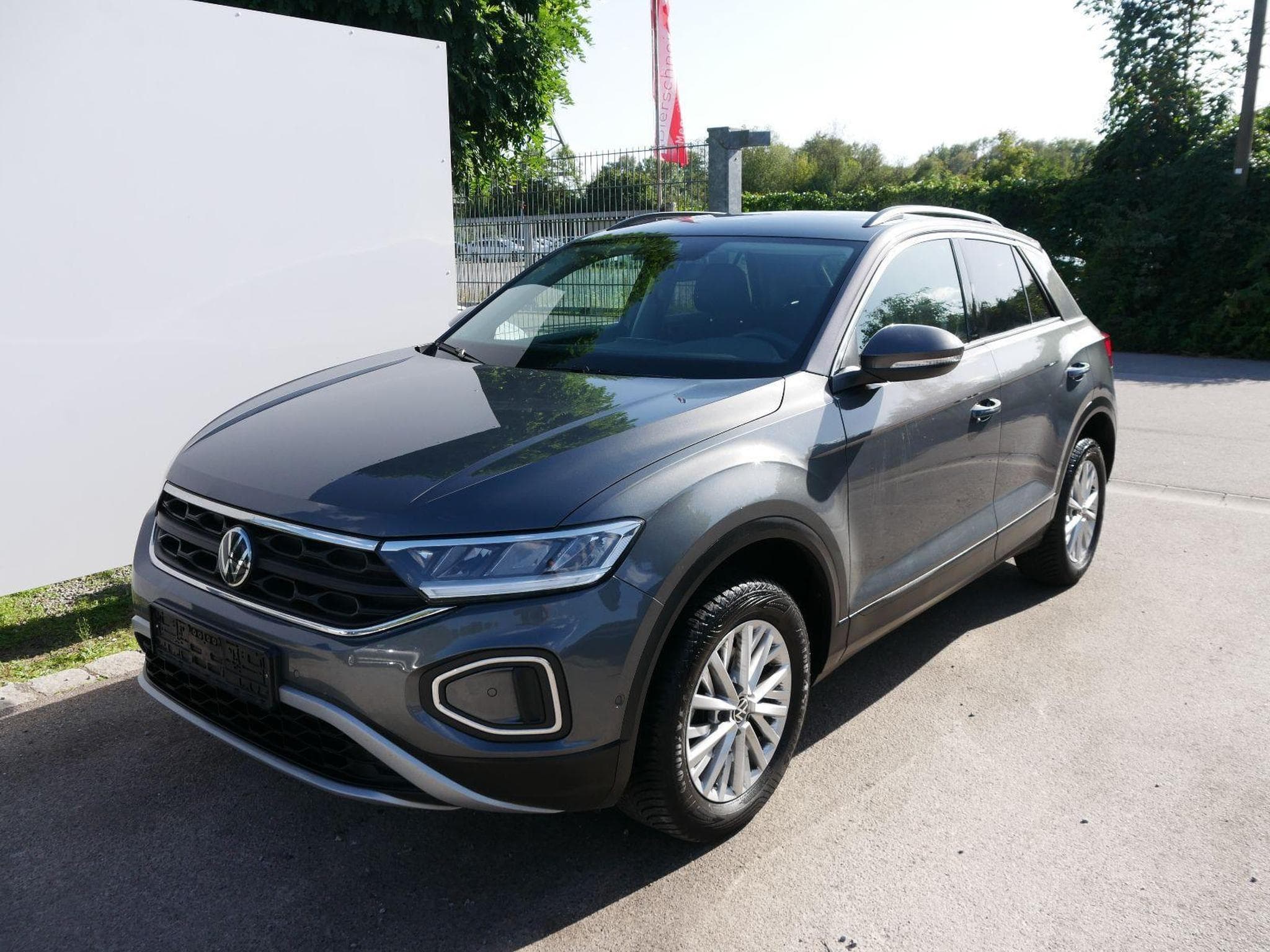 VW T-Roc LIFE (2025) - Photo 1