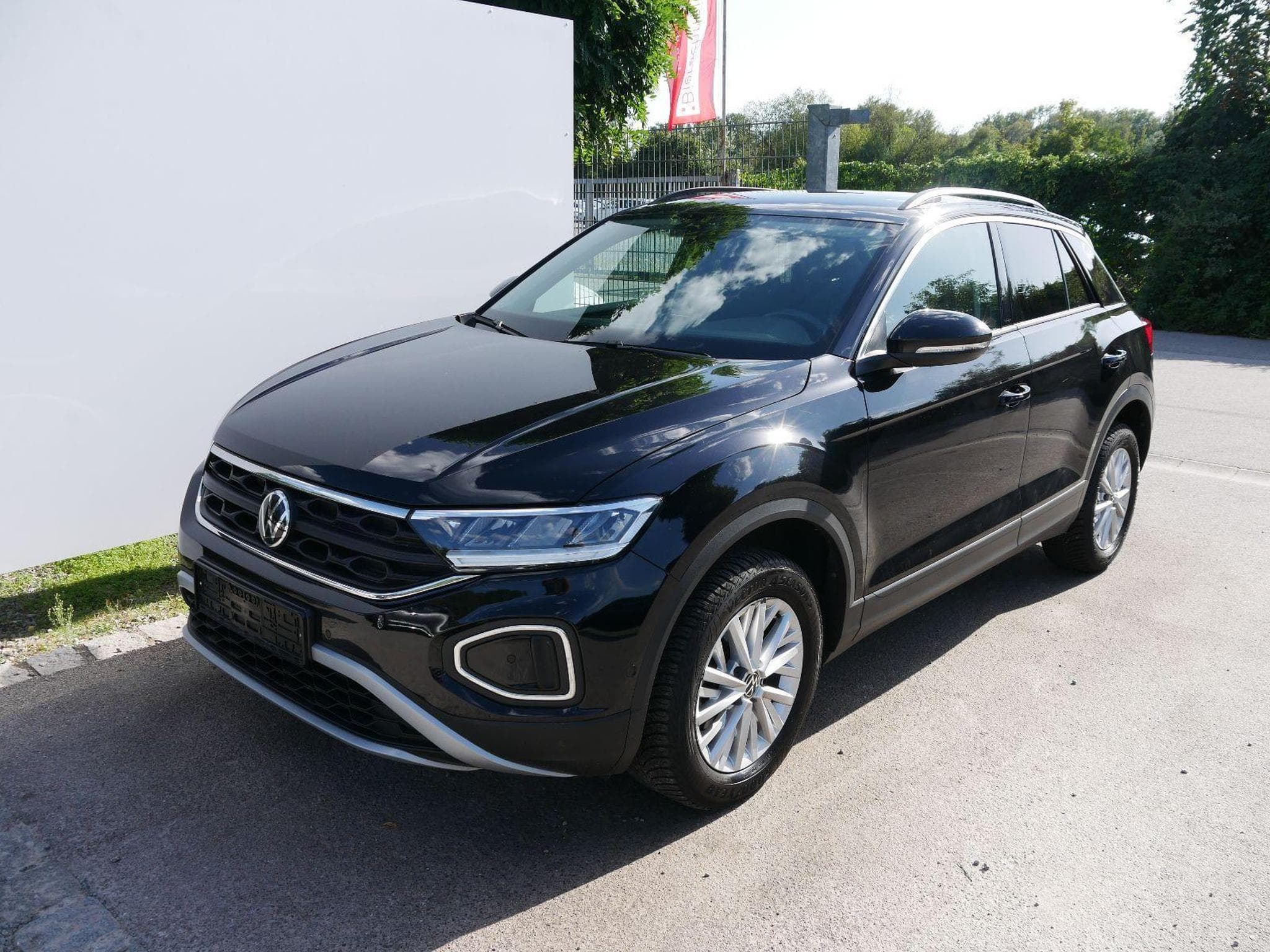 VW T-Roc LIFE (2025) - Photo 1