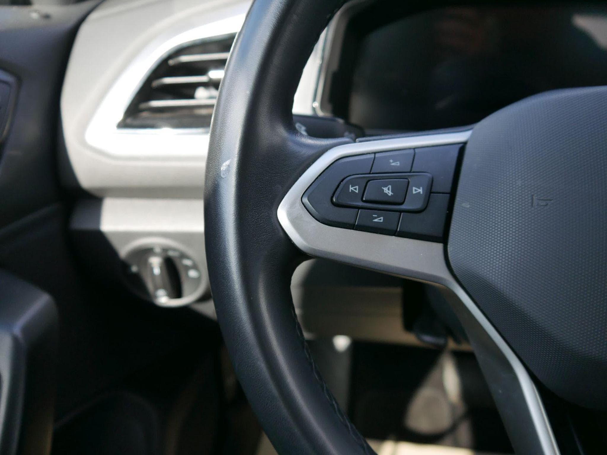 VW T-Roc LIFE (2025) - Photo 12