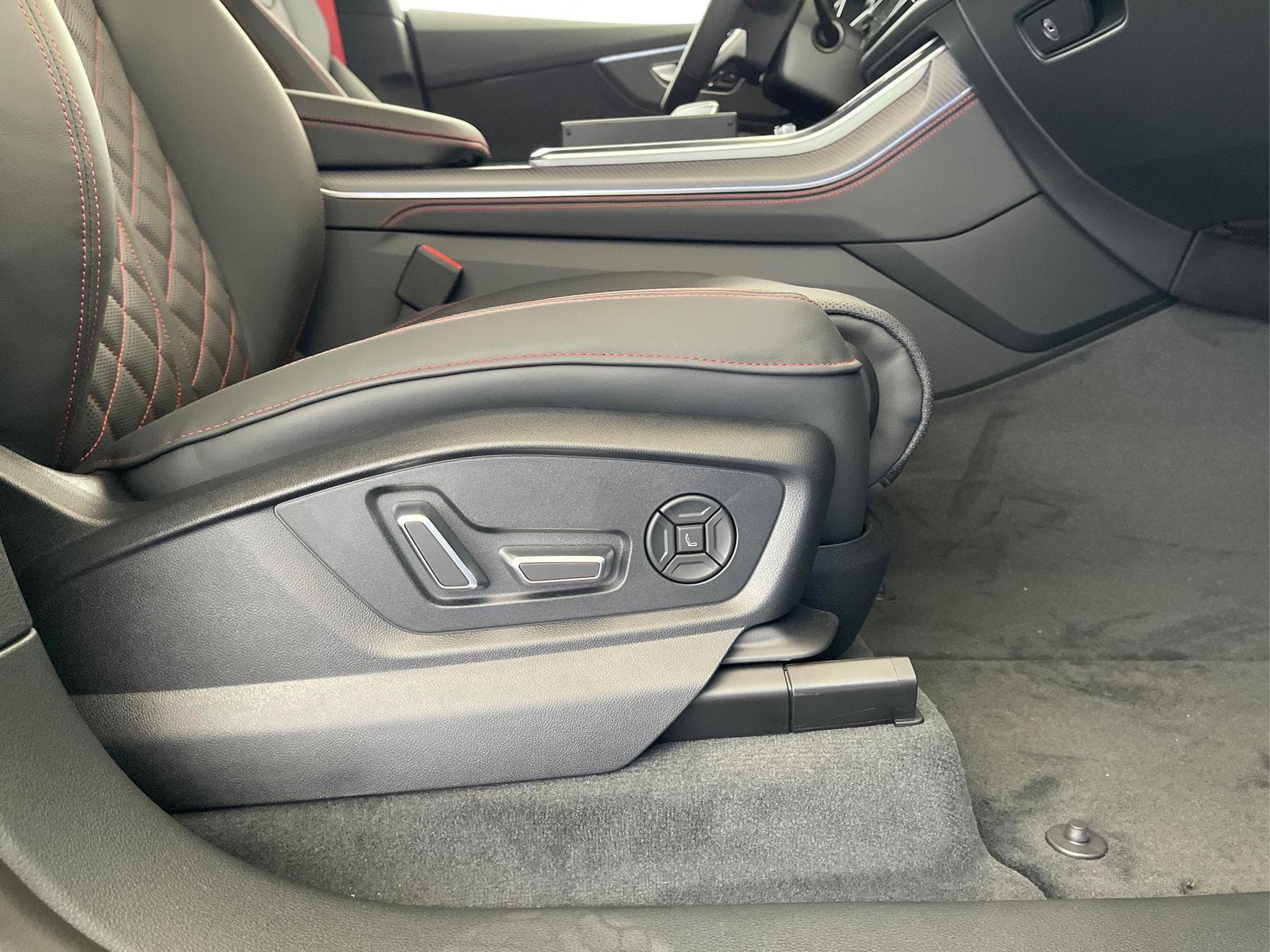 Audi Q8 50 TDI quattro (2026) - Photo 17