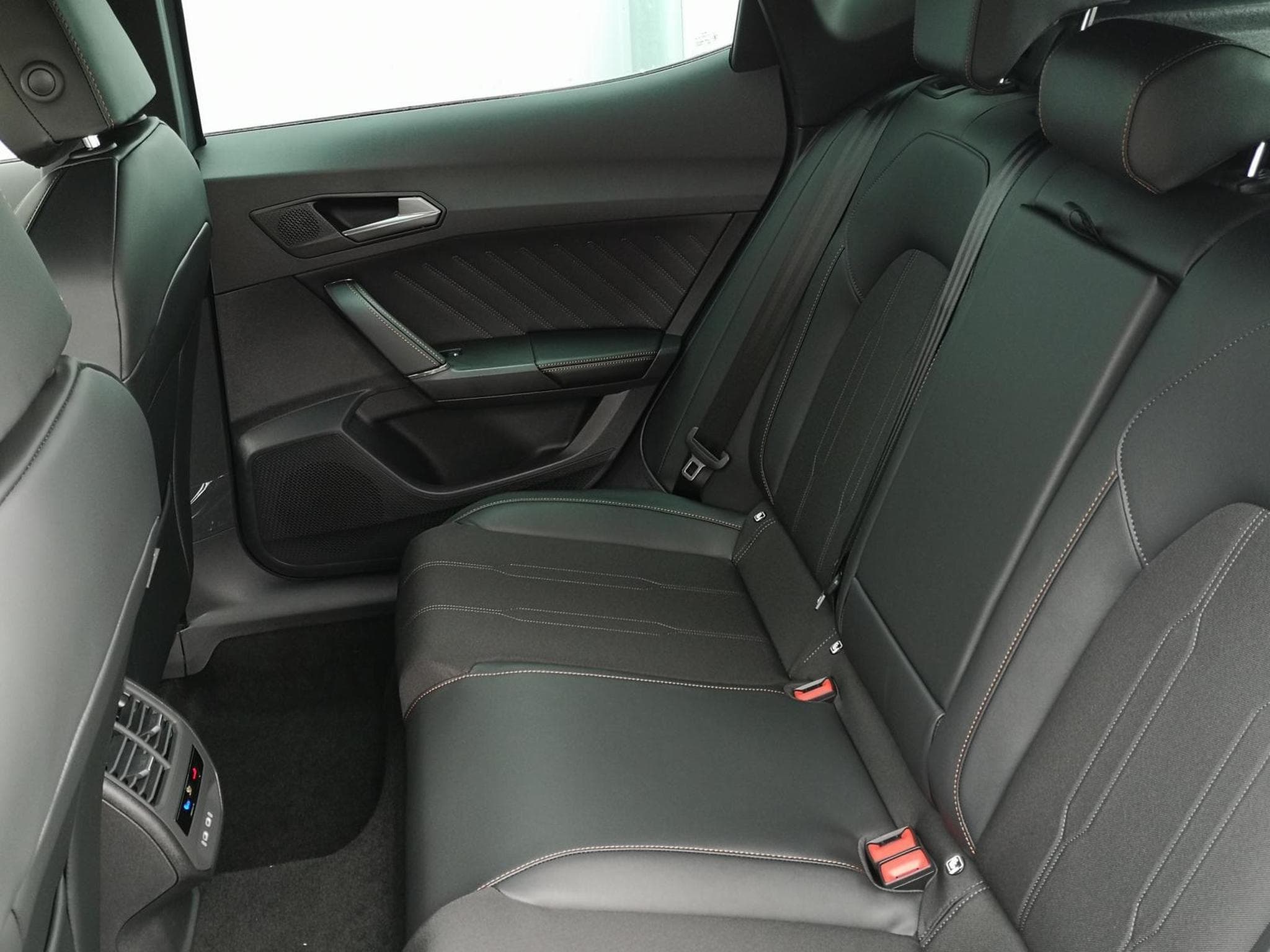 Cupra Formentor 2.0 TSI 150 kW (2026) - Photo 8