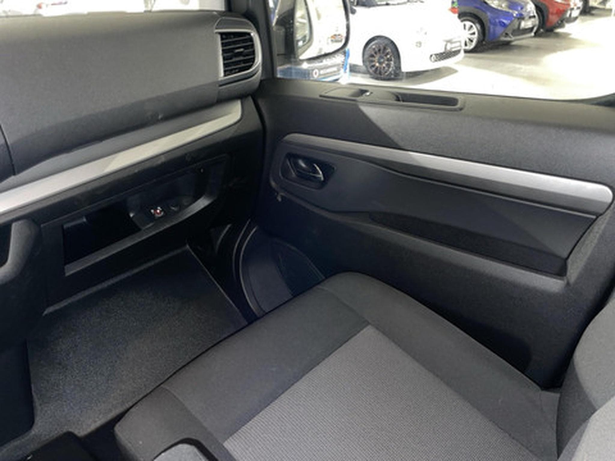 Opel Zafira Life 2.0 TD BI 130KW S/S L3H1 Edit. High AT8 (2024) - Foto 9