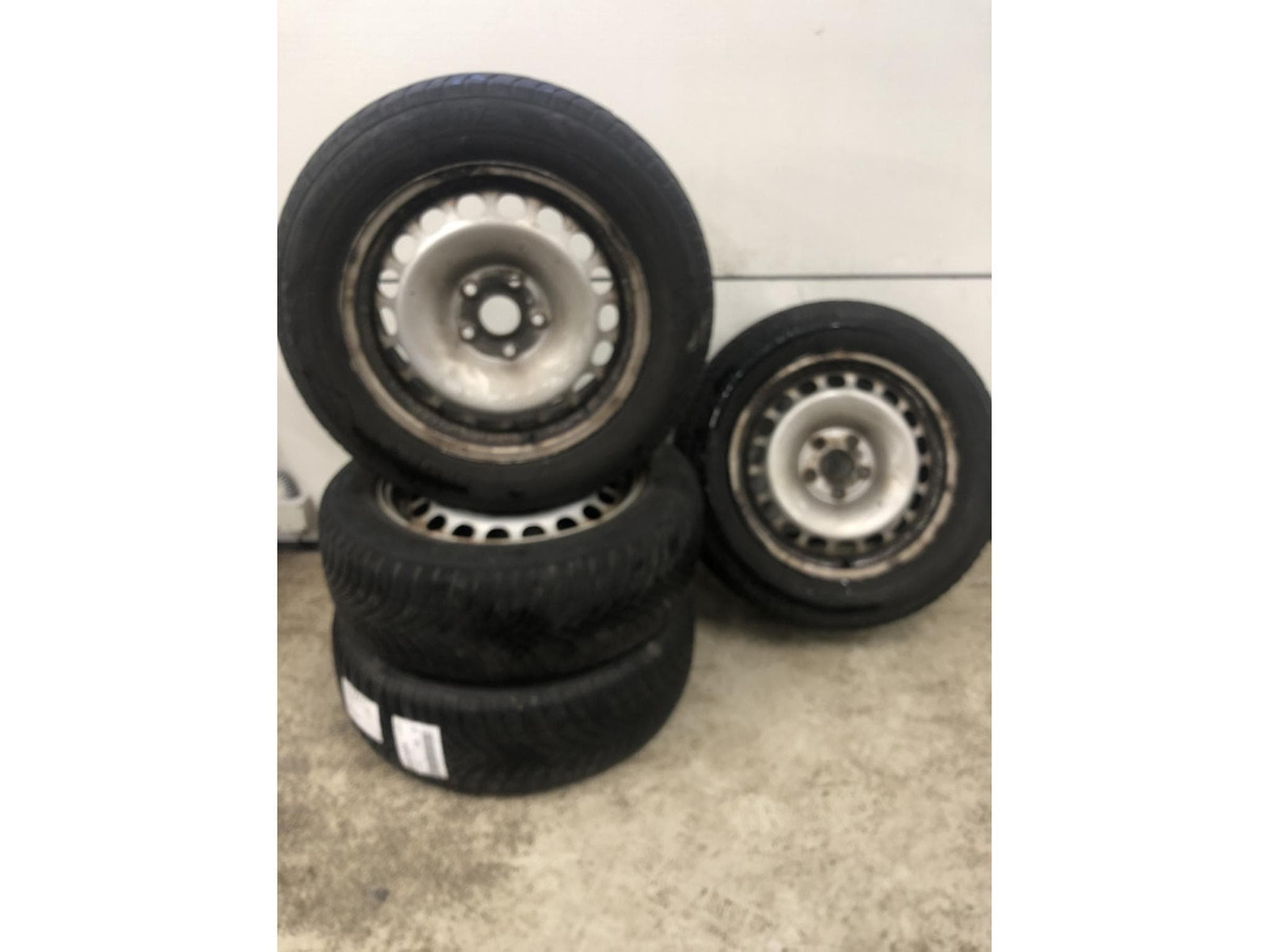 Jantes acier + Pneus – 16" - Photo 1