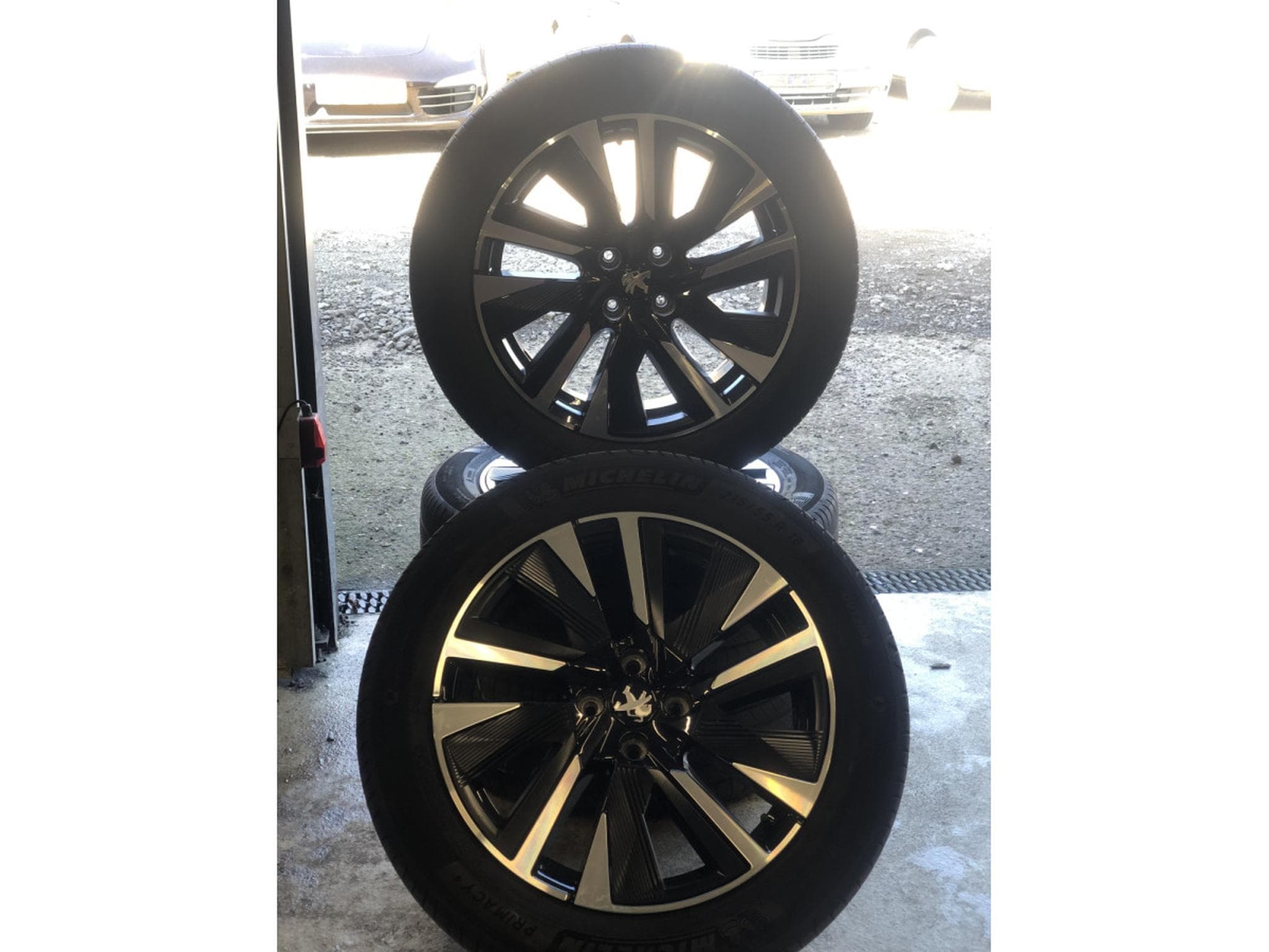 Jantes alu + Pneus é – 18" - Photo 1