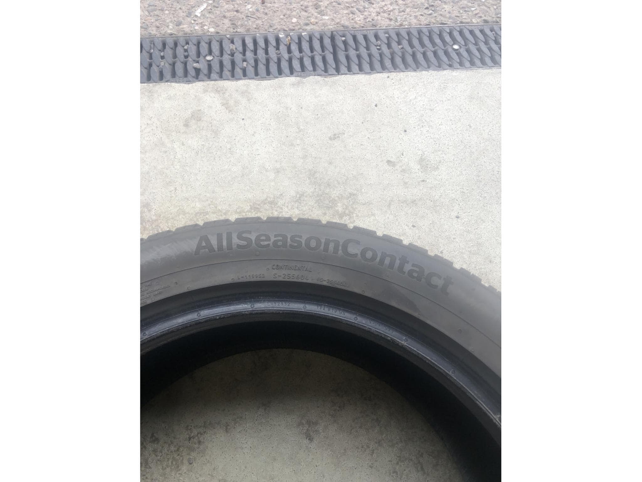 Pneus toutes saisons – 18" - Photo 2