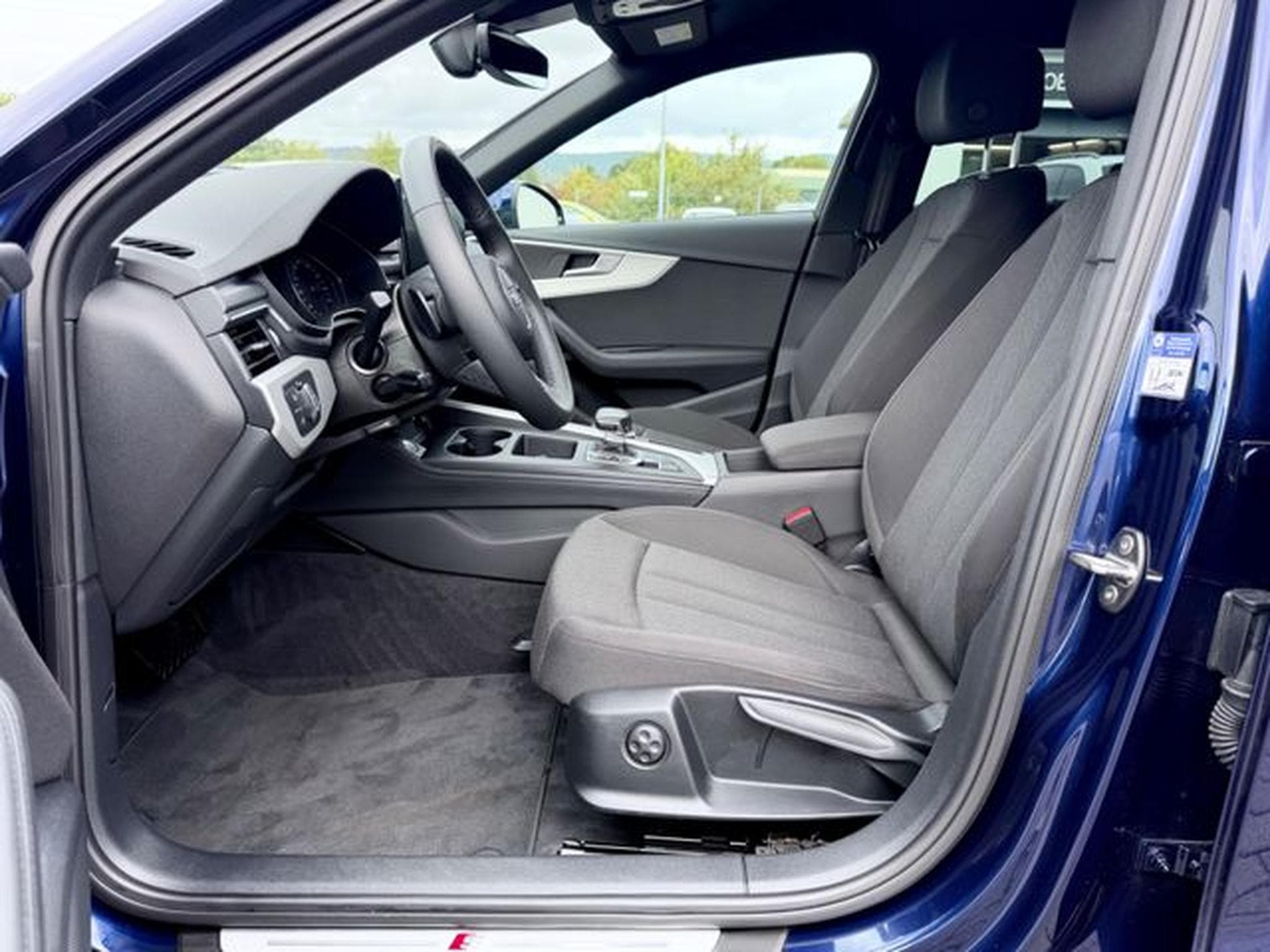 Audi A4 A4 Avant 40 TDI quattro S line /NAVI/LED/1.HAND/ (2023) - Photo 9