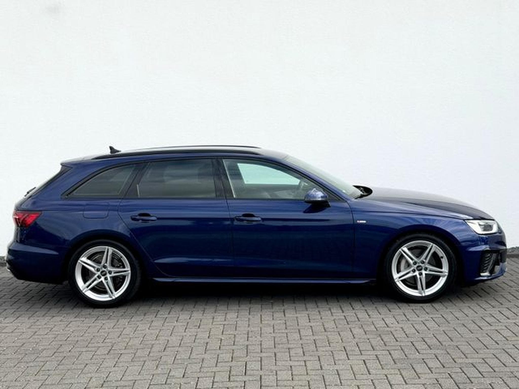 Audi A4 A4 Avant 40 TDI quattro S line /NAVI/LED/1.HAND/ (2023) - Photo 4