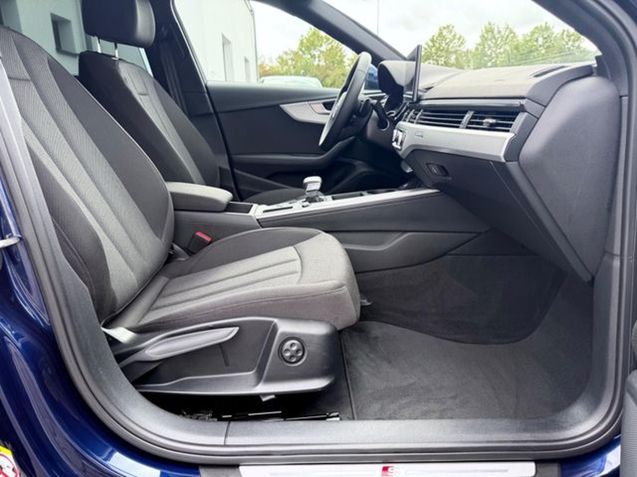 Audi A4 A4 Avant 40 TDI quattro S line /NAVI/LED/1.HAND/ (2023) - Photo 12