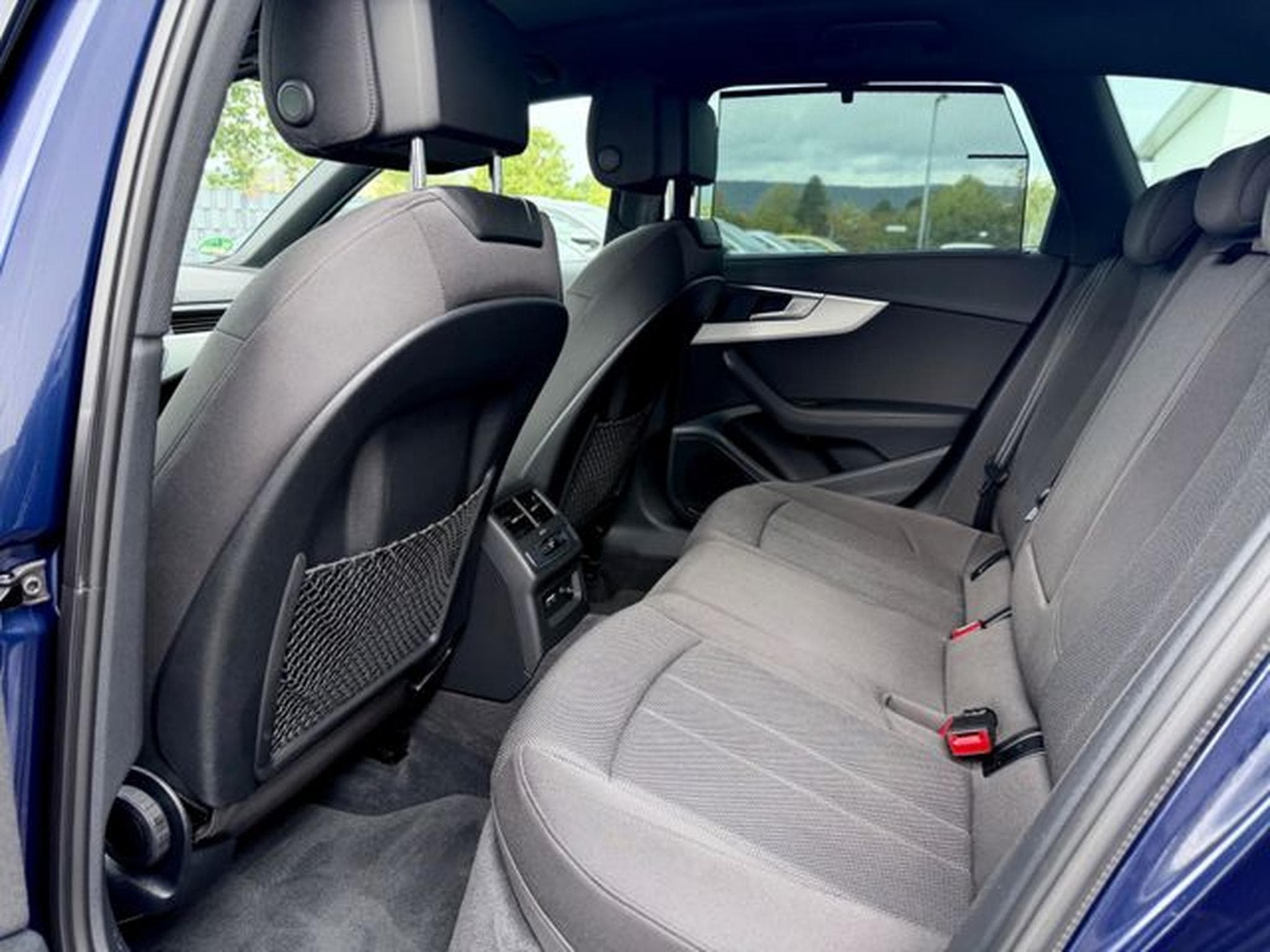 Audi A4 A4 Avant 40 TDI quattro S line /NAVI/LED/1.HAND/ (2023) - Photo 13