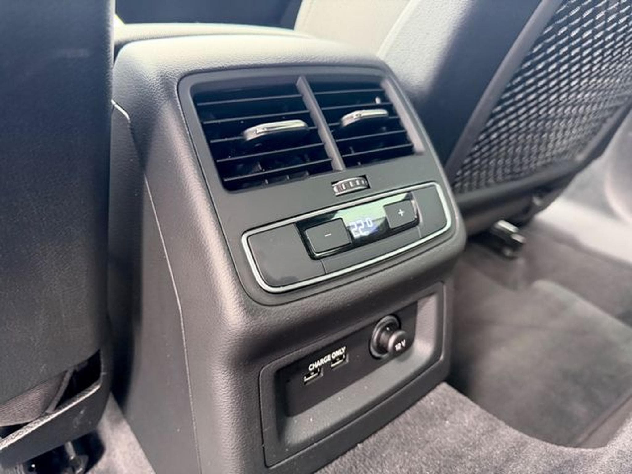 Audi A4 A4 Avant 40 TDI quattro S line /NAVI/LED/1.HAND/ (2023) - Photo 16