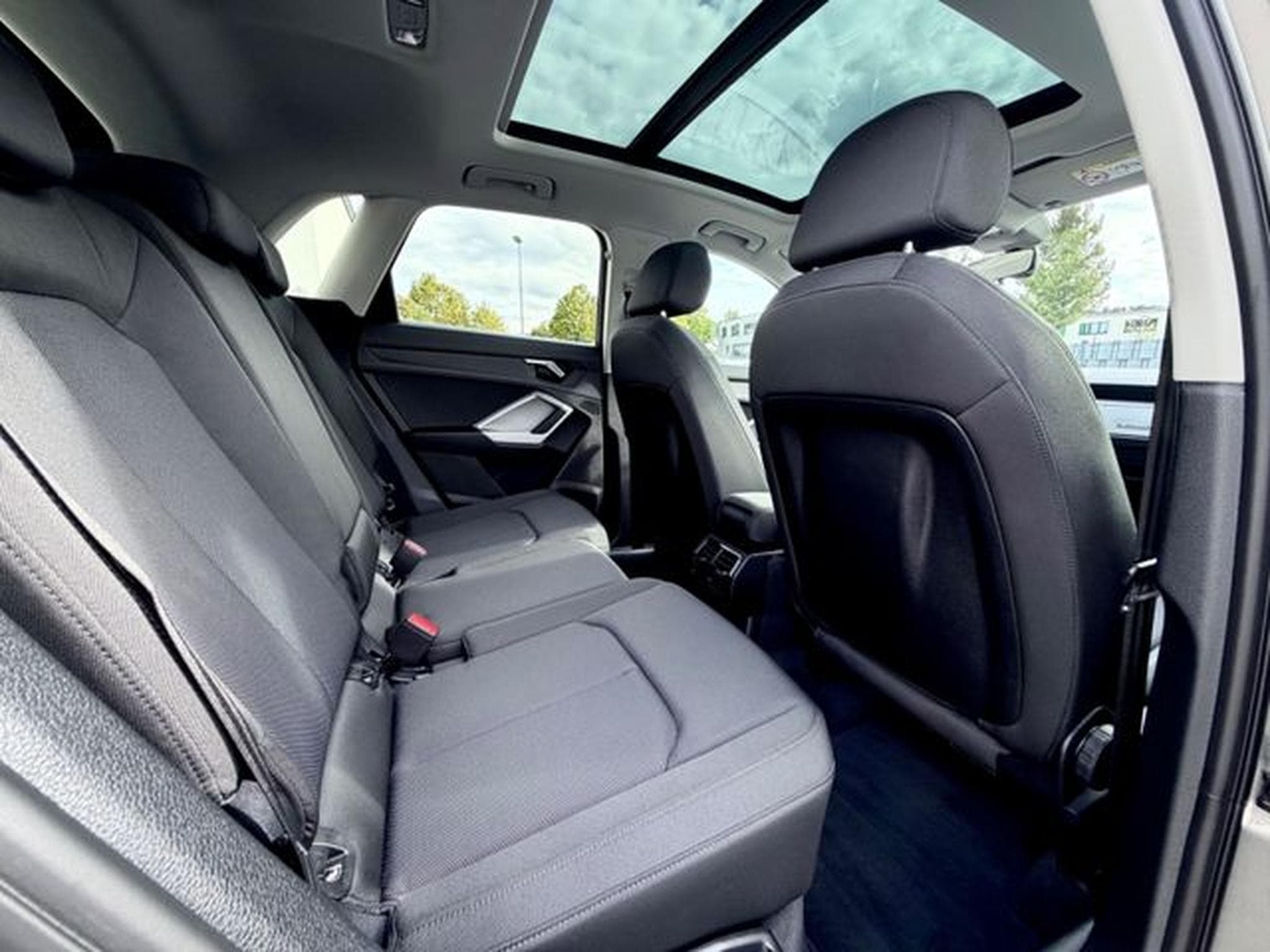 Audi Q3 Q3 40 TFSI quattro S line /NAVI/LED/PANO/1.HAND/ (2025) - Photo 15