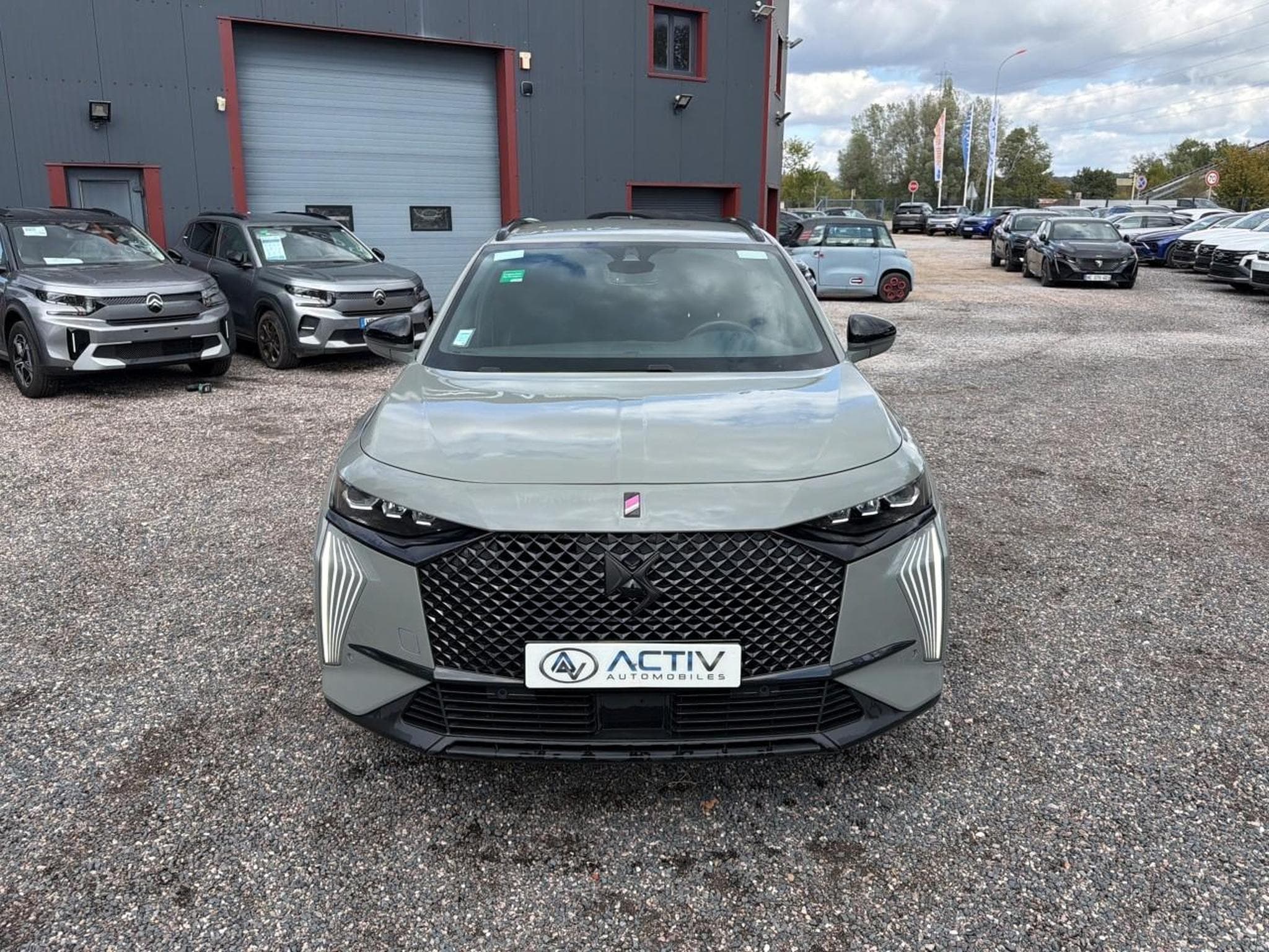 DS Automobiles DS7 E-TENSE 225 PERFORMANCE LINE + (2024) - Photo 2
