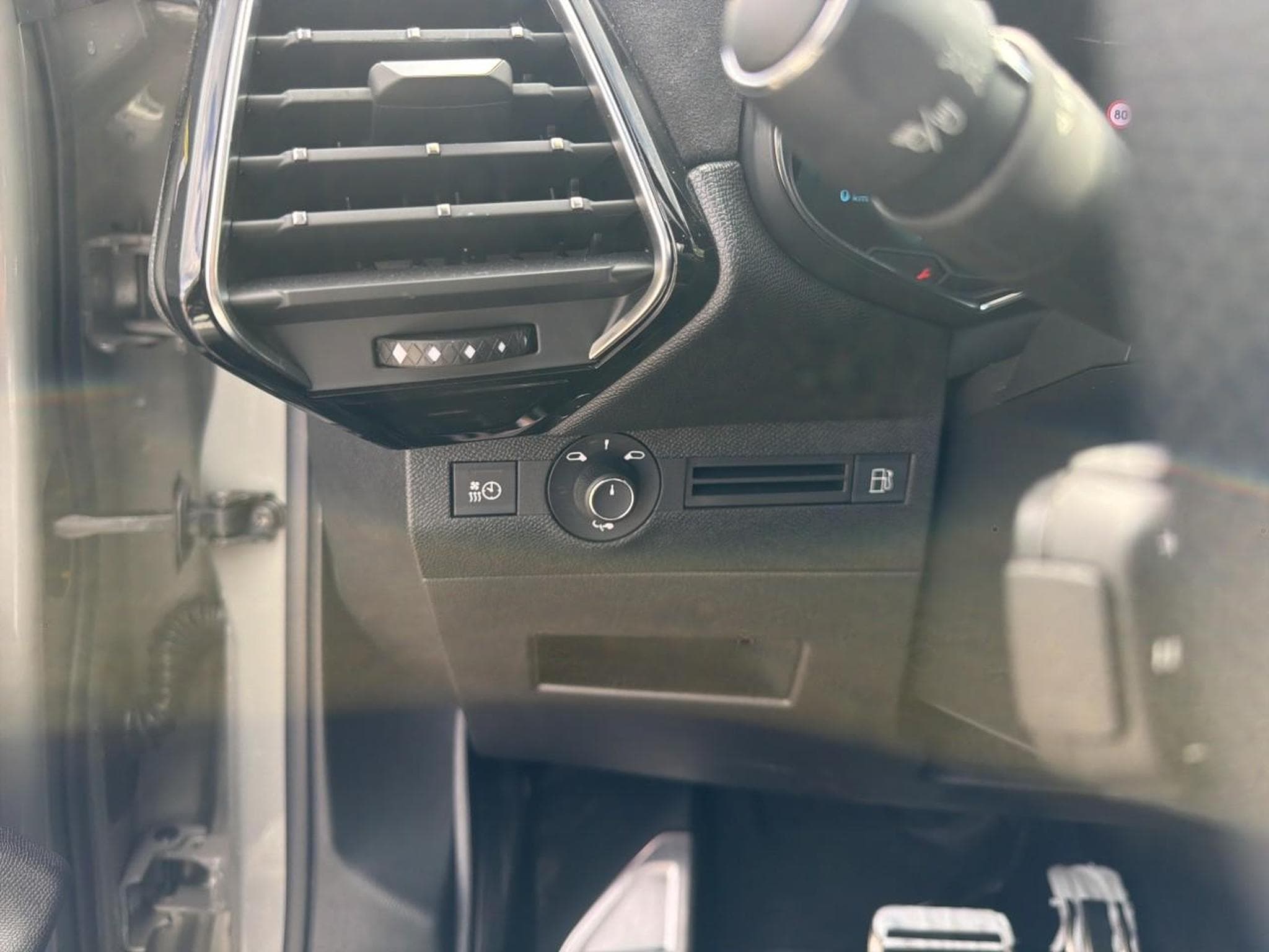 DS Automobiles DS7 E-TENSE 225 PERFORMANCE LINE + (2024) - Photo 17