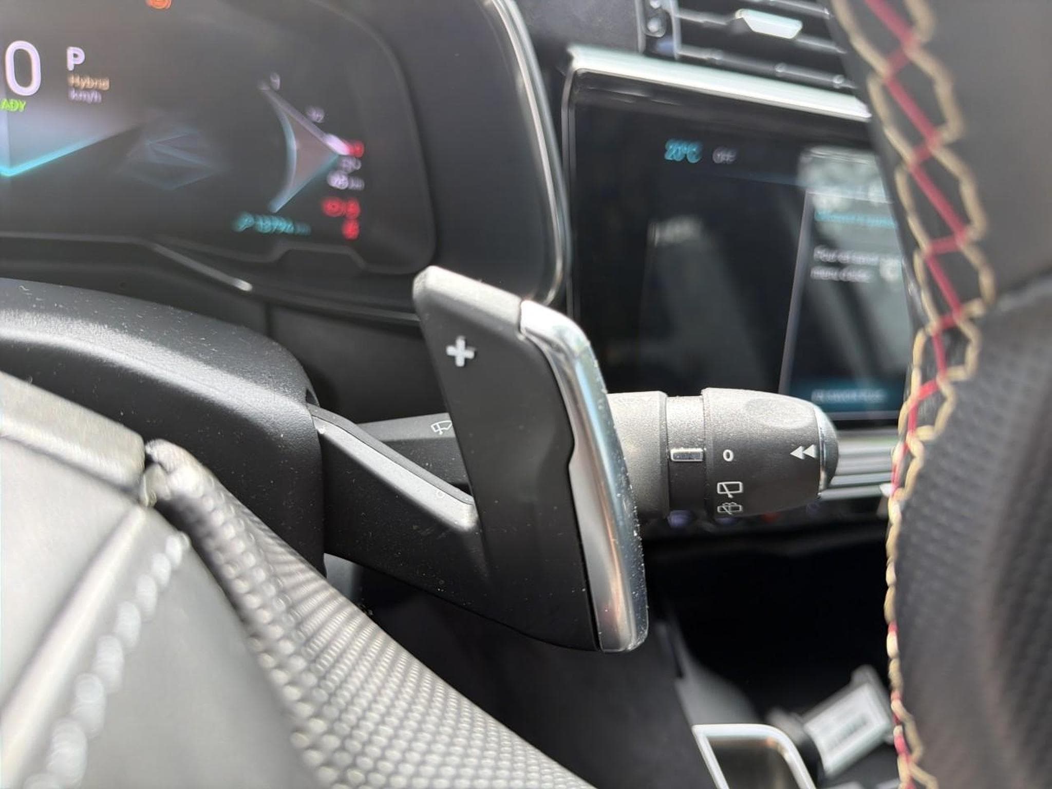 DS Automobiles DS7 E-TENSE 225 PERFORMANCE LINE + (2024) - Photo 20