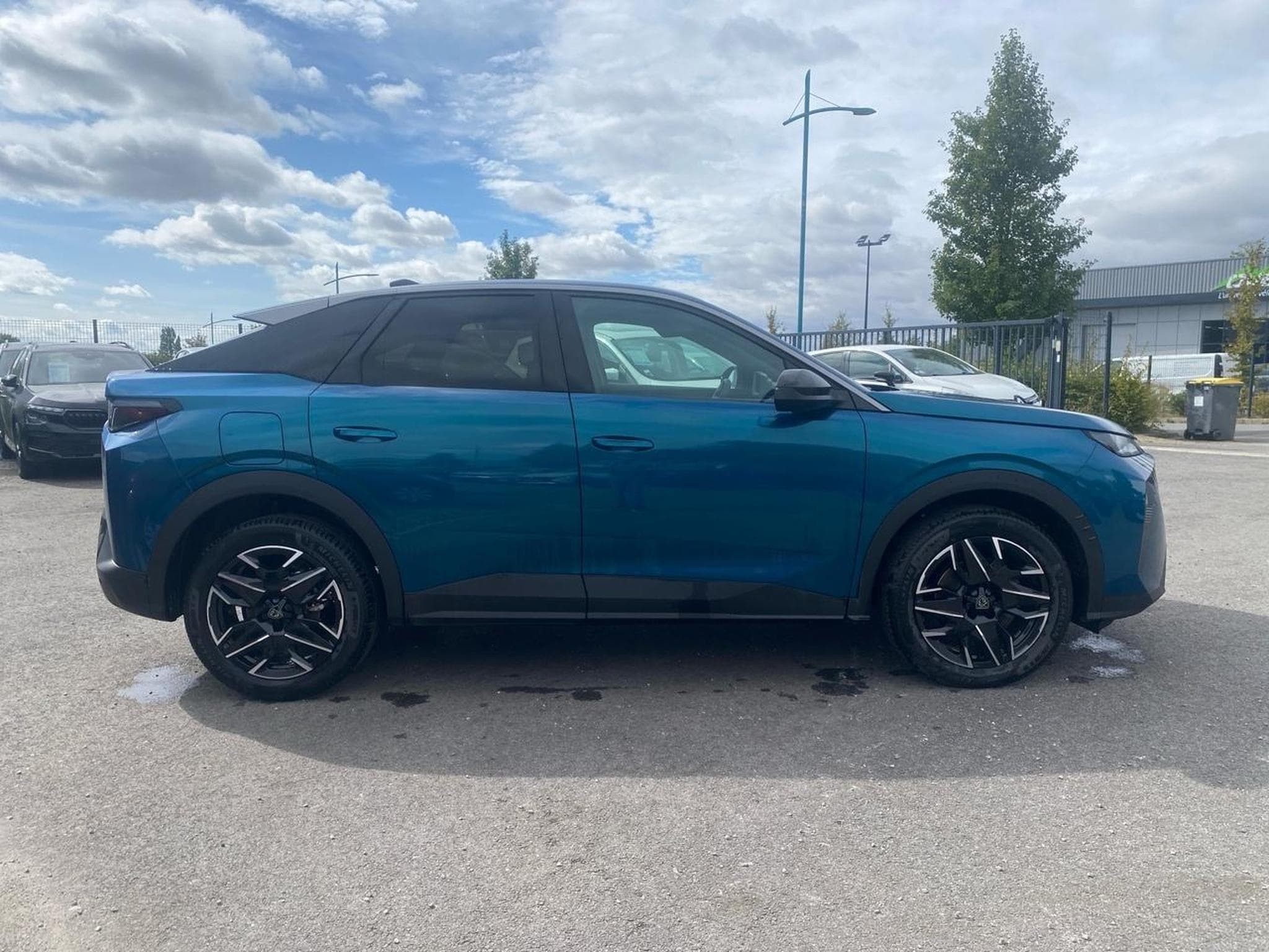 Peugeot 3008 1.2 HYBRID 145 ALLURE E-DCS6 (2025) - Photo 4