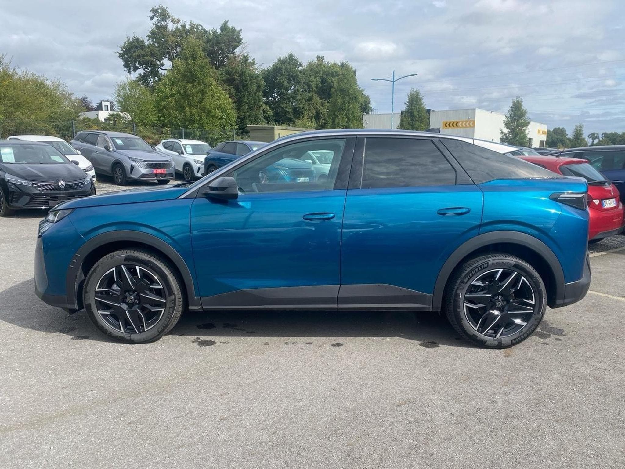 Peugeot 3008 1.2 HYBRID 145 ALLURE E-DCS6 (2025) - Photo 8