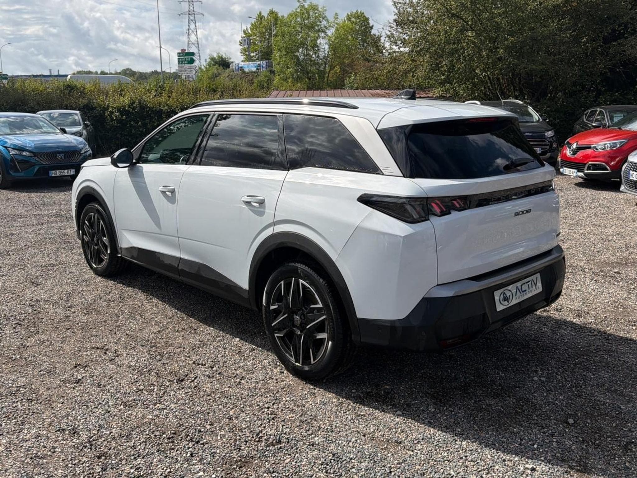 Peugeot 5008 HYBRID 145 ALLURE E-DCS6 (2025) - Photo 7