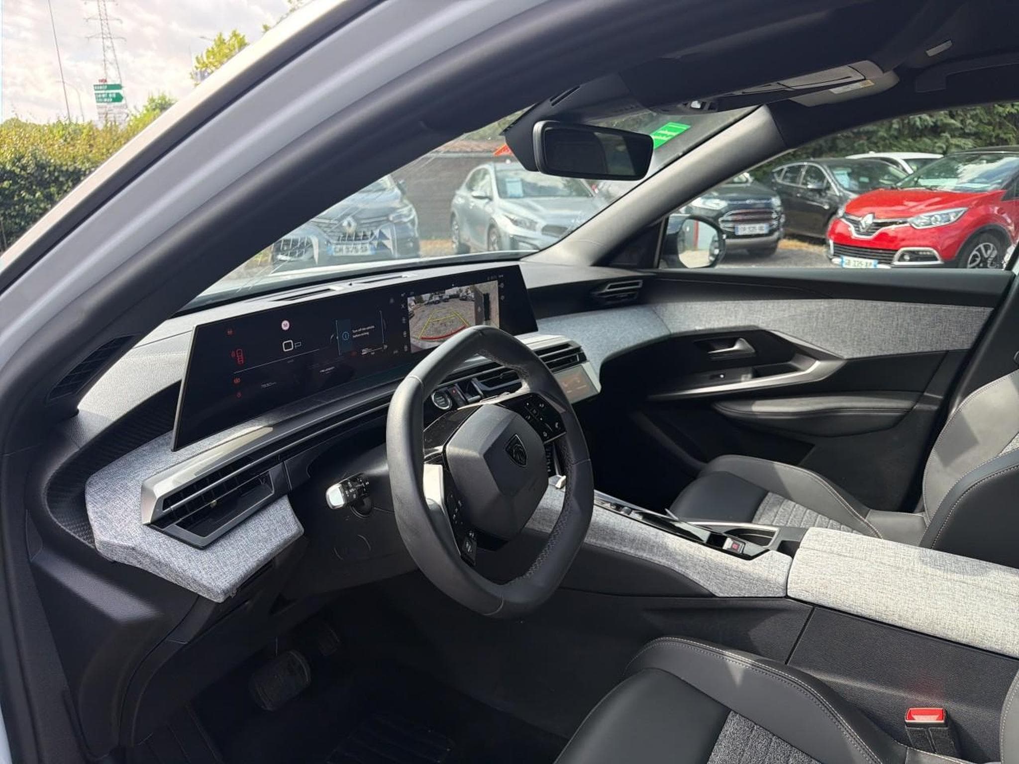 Peugeot 5008 HYBRID 145 ALLURE E-DCS6 (2025) - Photo 11