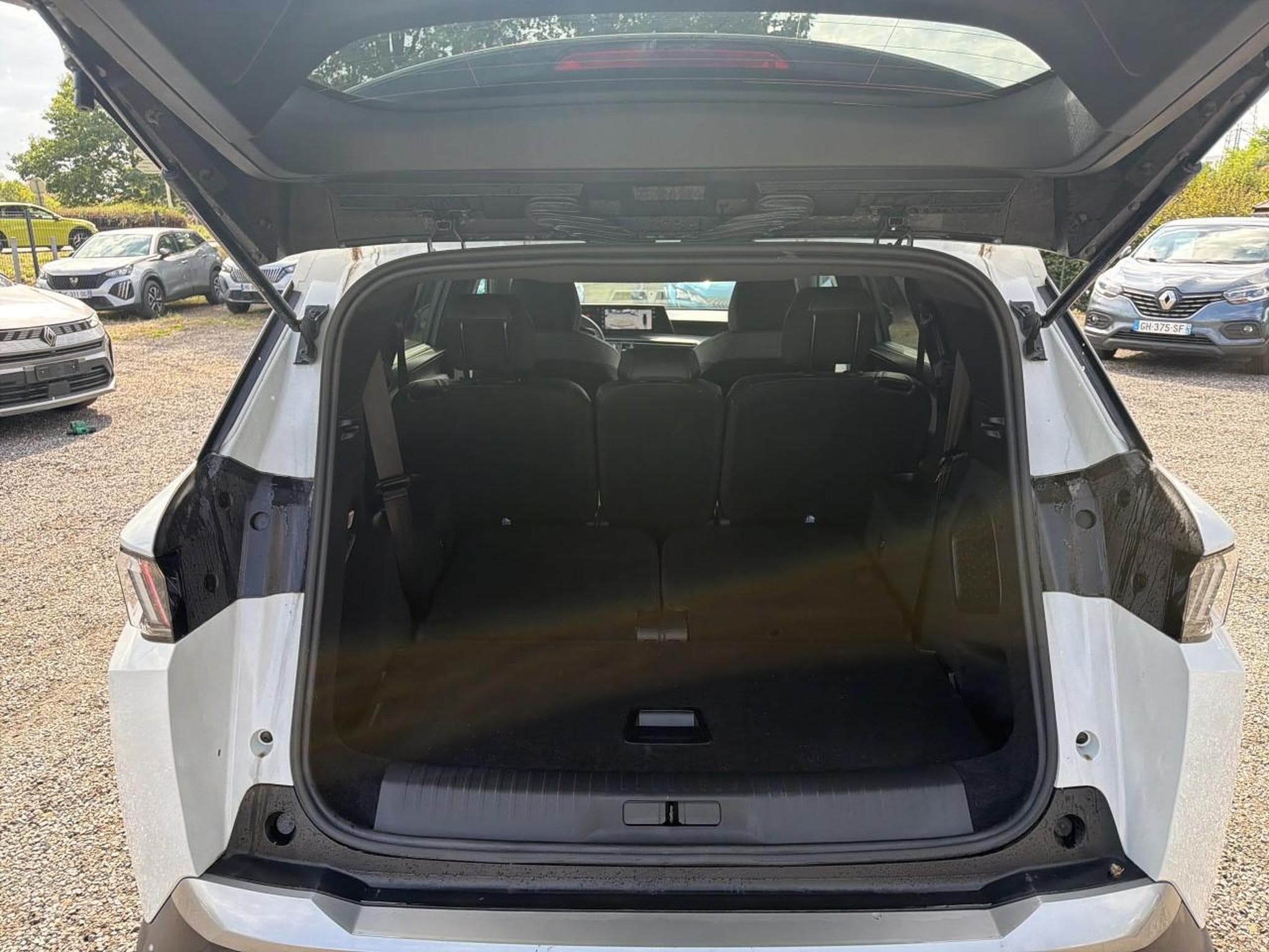 Peugeot 5008 HYBRID 145 ALLURE E-DCS6 (2025) - Photo 15
