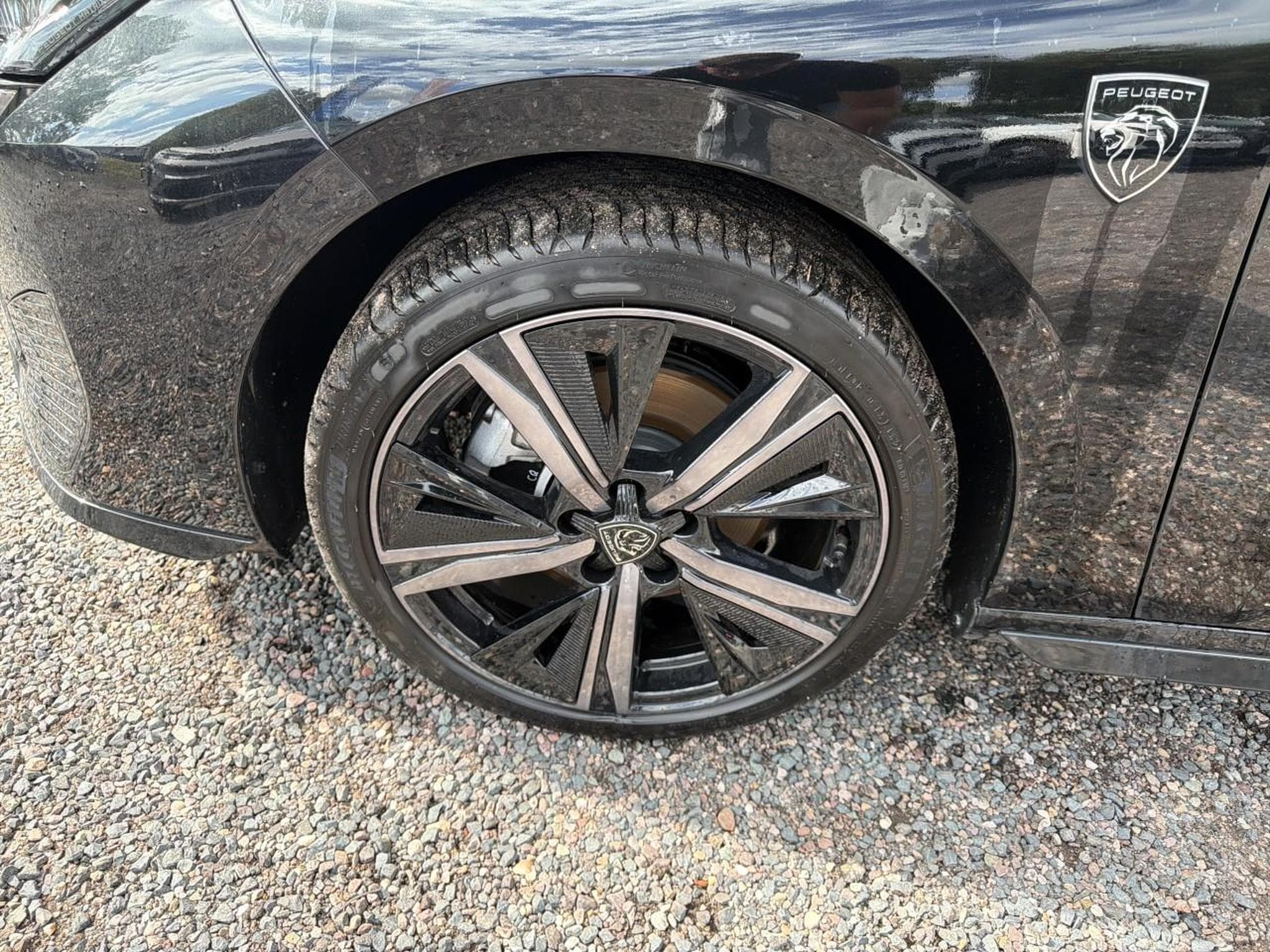 Peugeot 308 1.2 HYBRID 145 GT E-DCS6 (2025) - Photo 9