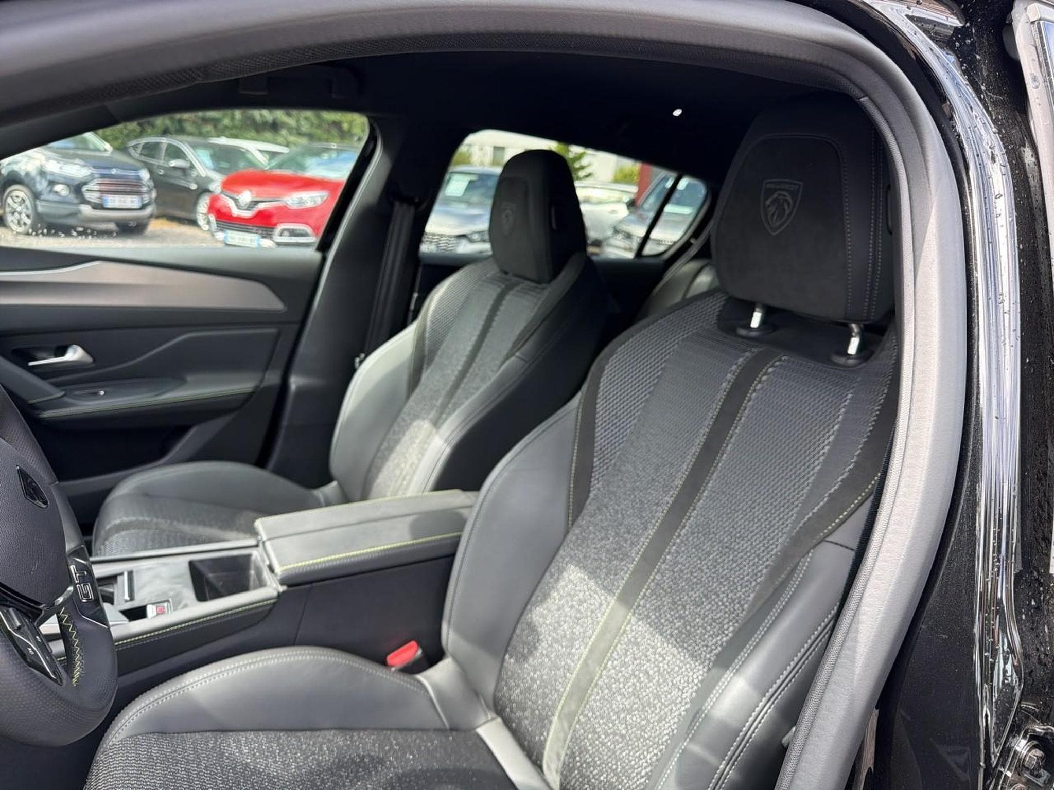 Peugeot 308 1.2 HYBRID 145 GT E-DCS6 (2025) - Photo 12