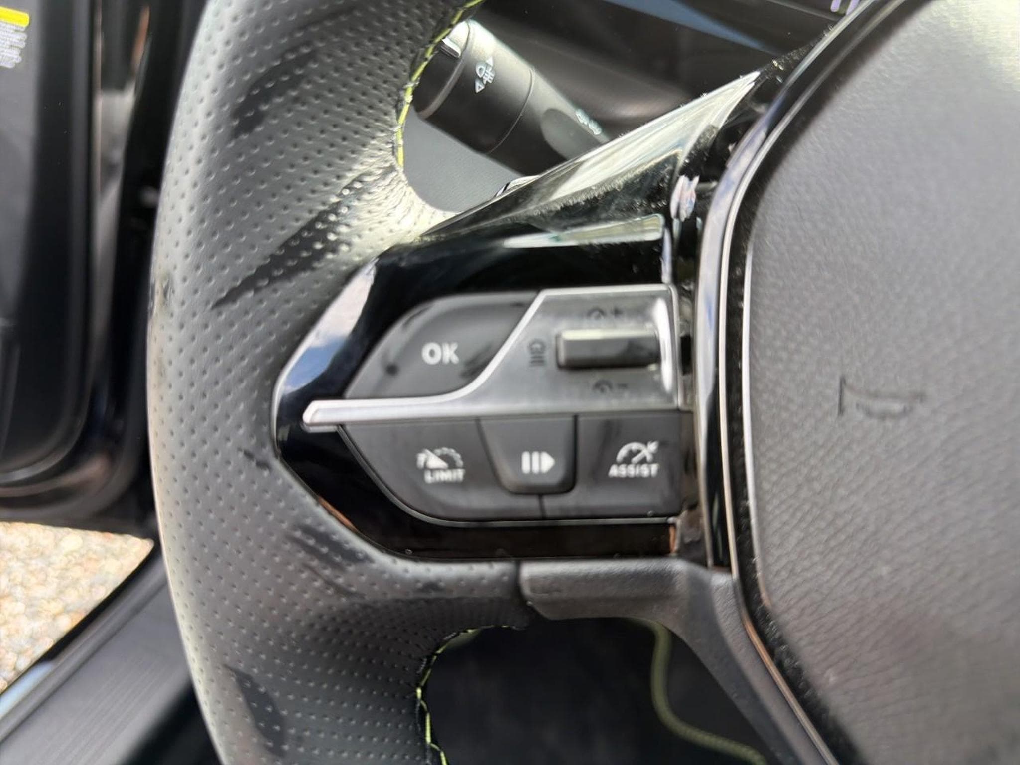 Peugeot 308 1.2 HYBRID 145 GT E-DCS6 (2025) - Photo 17