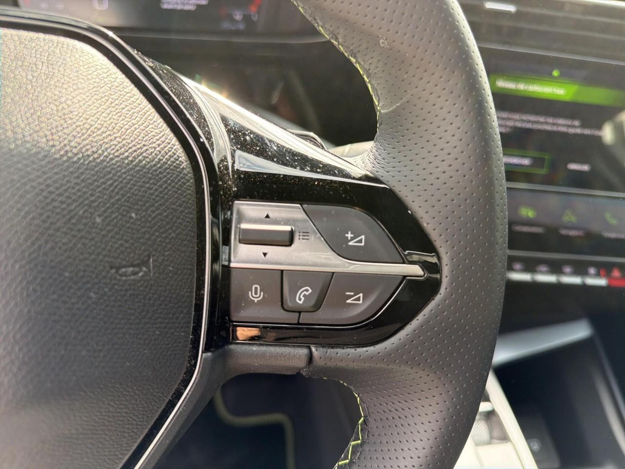 Peugeot 308 1.2 HYBRID 145 GT E-DCS6 (2025) - Photo 18