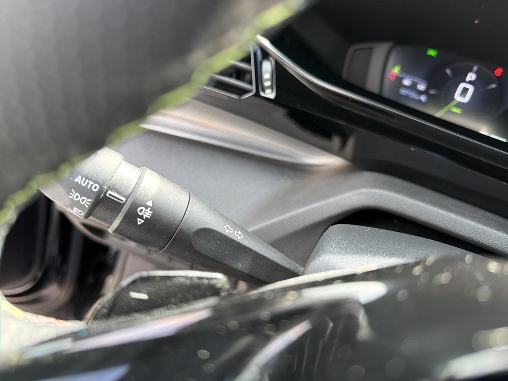 Peugeot 308 1.2 HYBRID 145 GT E-DCS6 (2025) - Photo 20