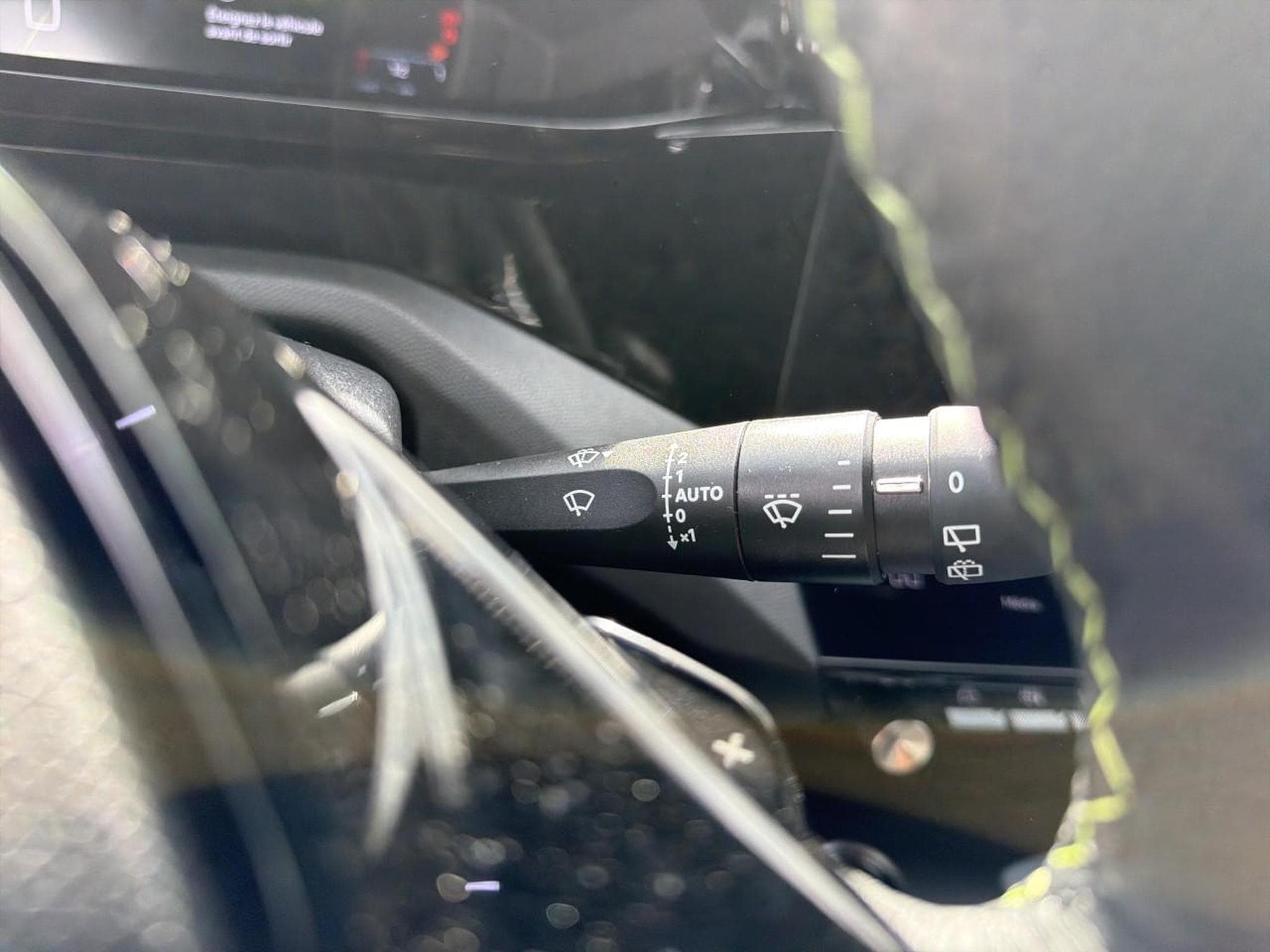 Peugeot 308 1.2 HYBRID 145 GT E-DCS6 (2025) - Photo 19