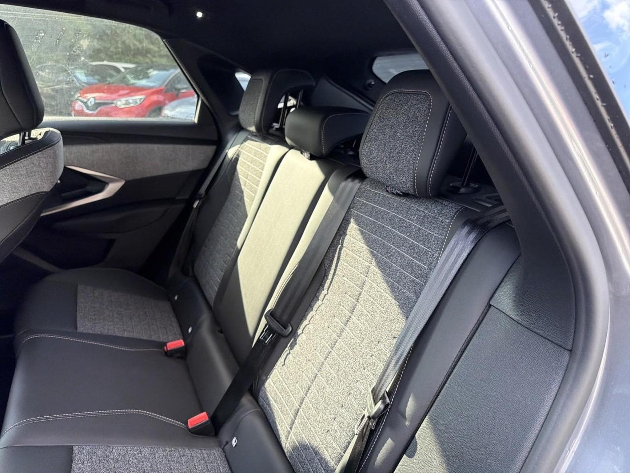 Peugeot 3008 1.2 HYBRID 145 ALLURE BUSINESS E-DCS6 (2025) - Photo 14