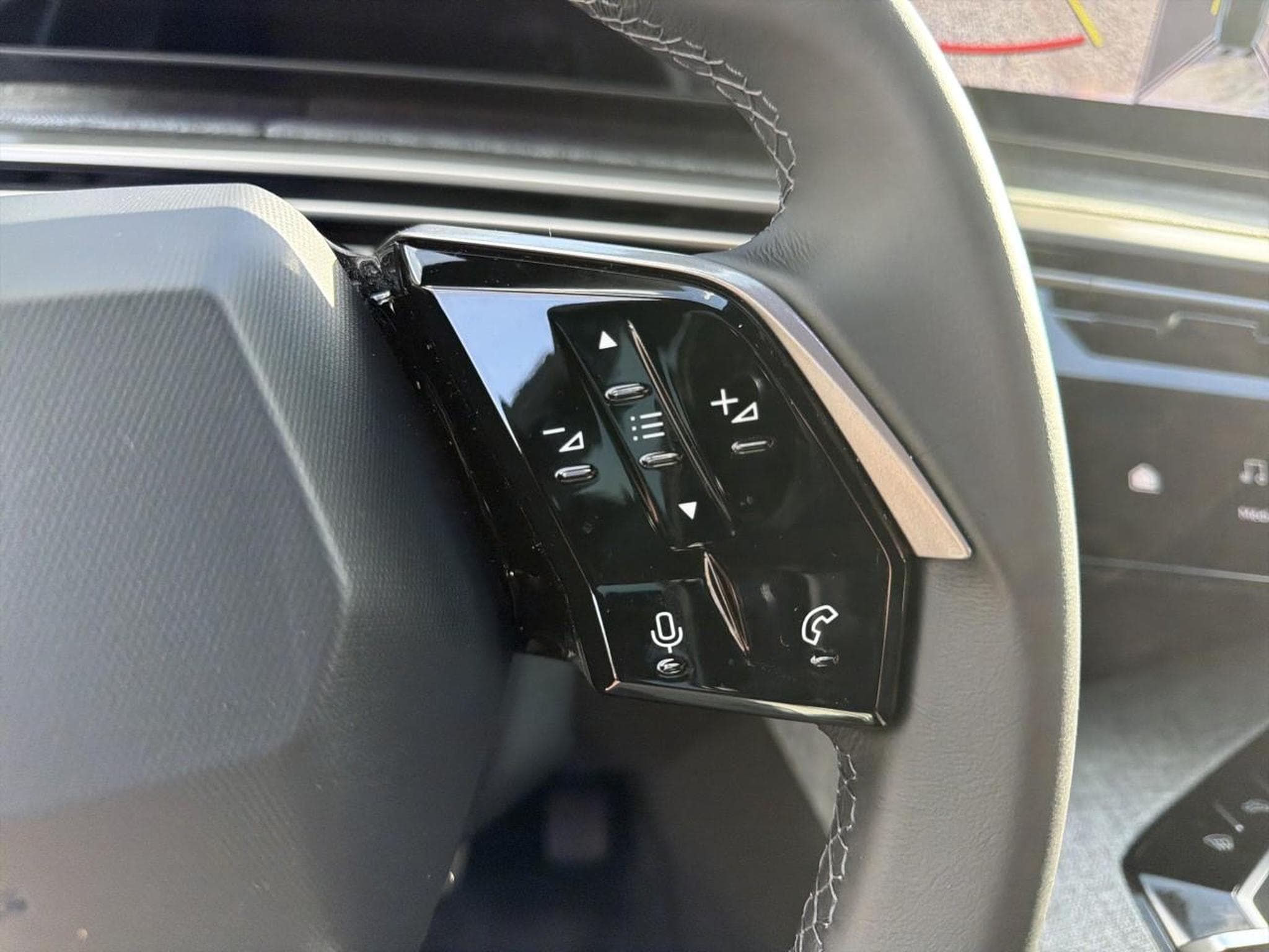 Peugeot 3008 1.2 HYBRID 145 ALLURE BUSINESS E-DCS6 (2025) - Photo 18