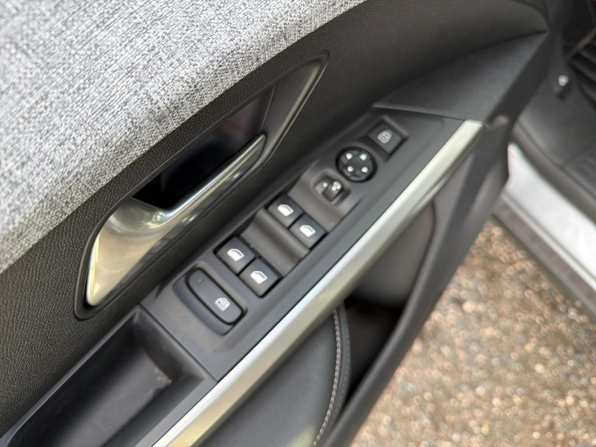 Peugeot 3008 1.2 HYBRID 145 ALLURE BUSINESS E-DCS6 (2025) - Photo 16