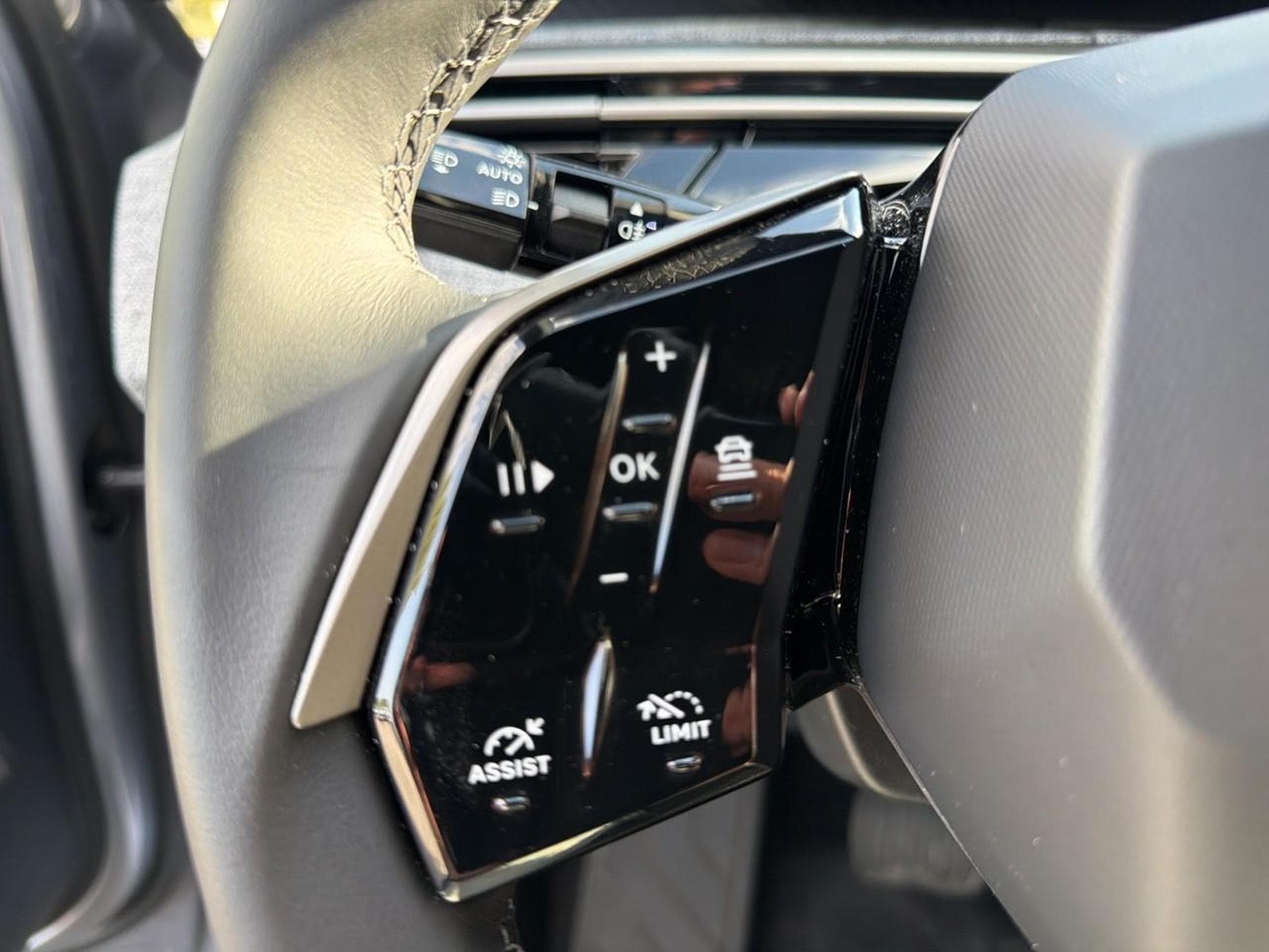 Peugeot 3008 1.2 HYBRID 145 ALLURE BUSINESS E-DCS6 (2025) - Photo 19