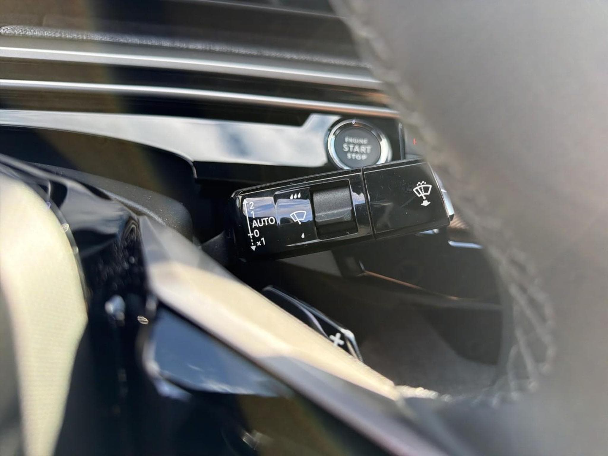 Peugeot 3008 1.2 HYBRID 145 ALLURE BUSINESS E-DCS6 (2025) - Photo 20