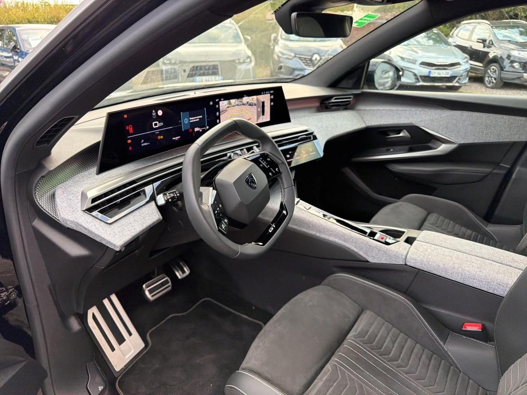 Peugeot 5008 HYBRID 145 GT E-DCS6 (2025) - Photo 11