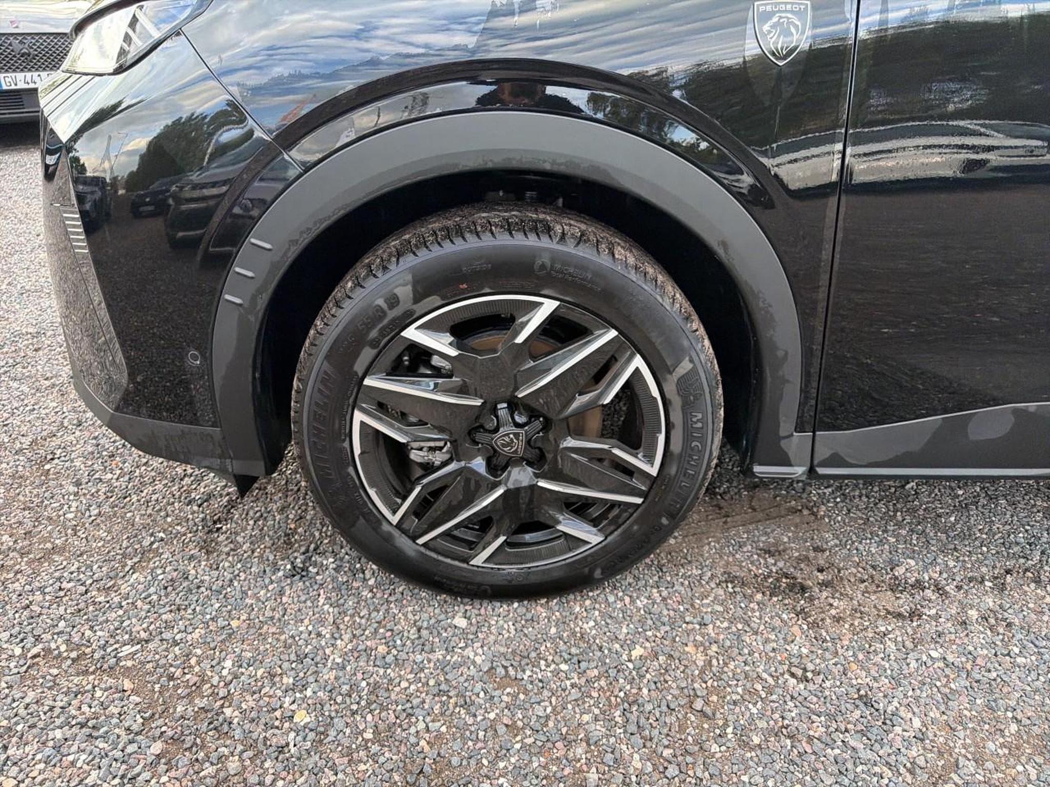 Peugeot 5008 HYBRID 145 GT E-DCS6 (2025) - Photo 9
