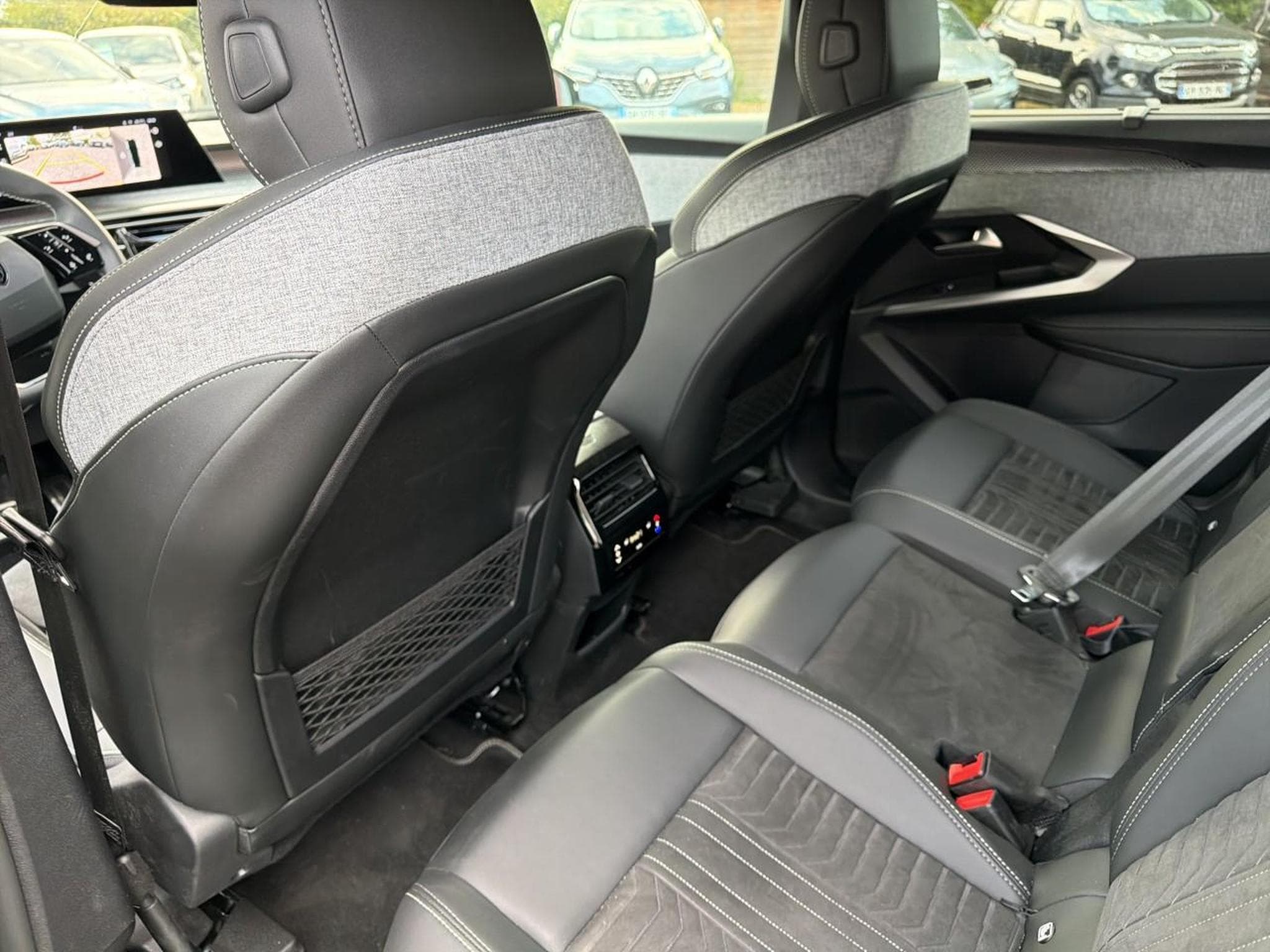 Peugeot 5008 HYBRID 145 GT E-DCS6 (2025) - Photo 14