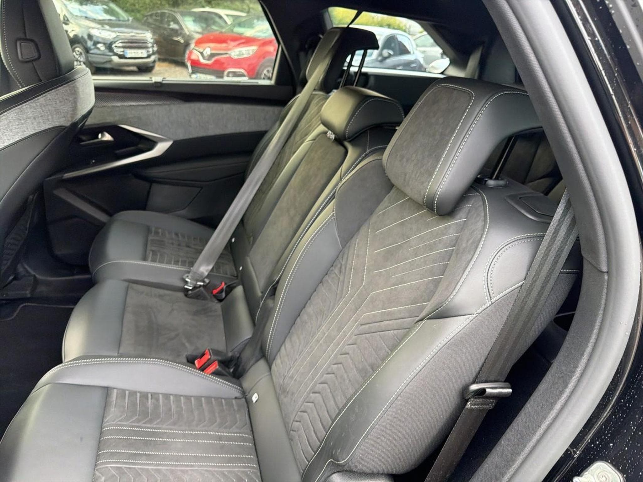 Peugeot 5008 HYBRID 145 GT E-DCS6 (2025) - Photo 16