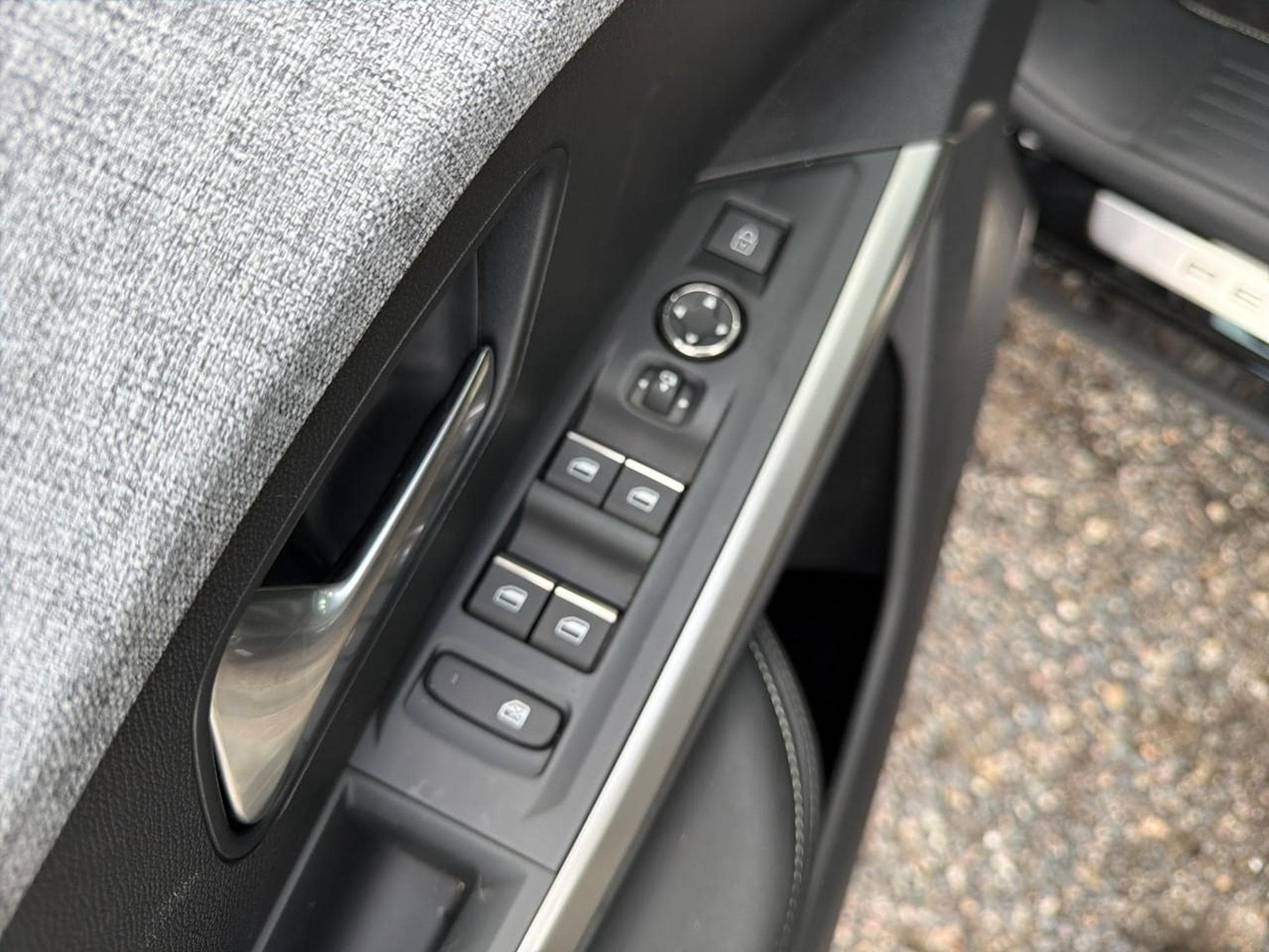 Peugeot 5008 HYBRID 145 GT E-DCS6 (2025) - Photo 19
