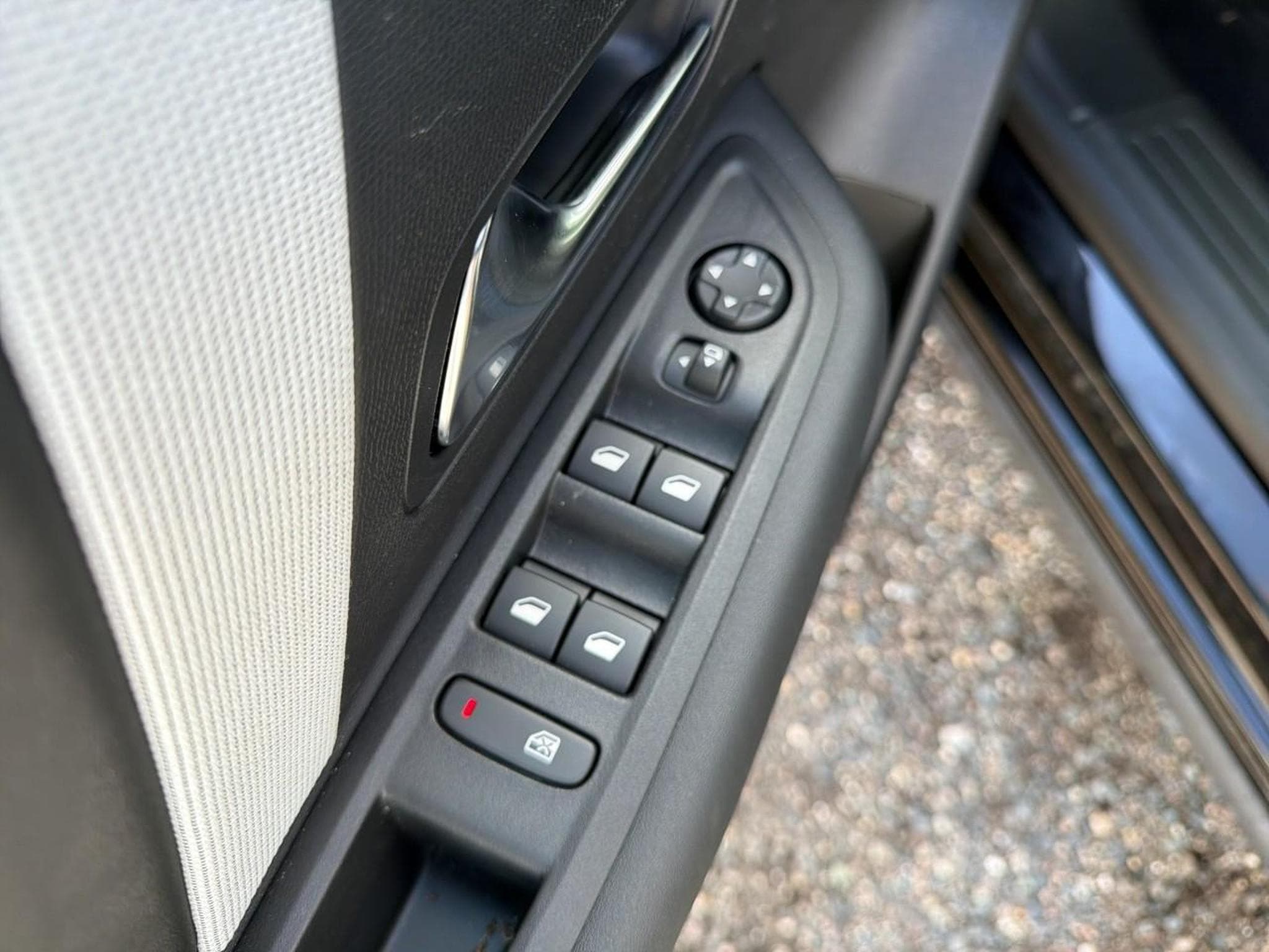 Citroen C4 X 1.2 HYBRIDE 145 MAX E-DCS6 (2025) - Photo 16