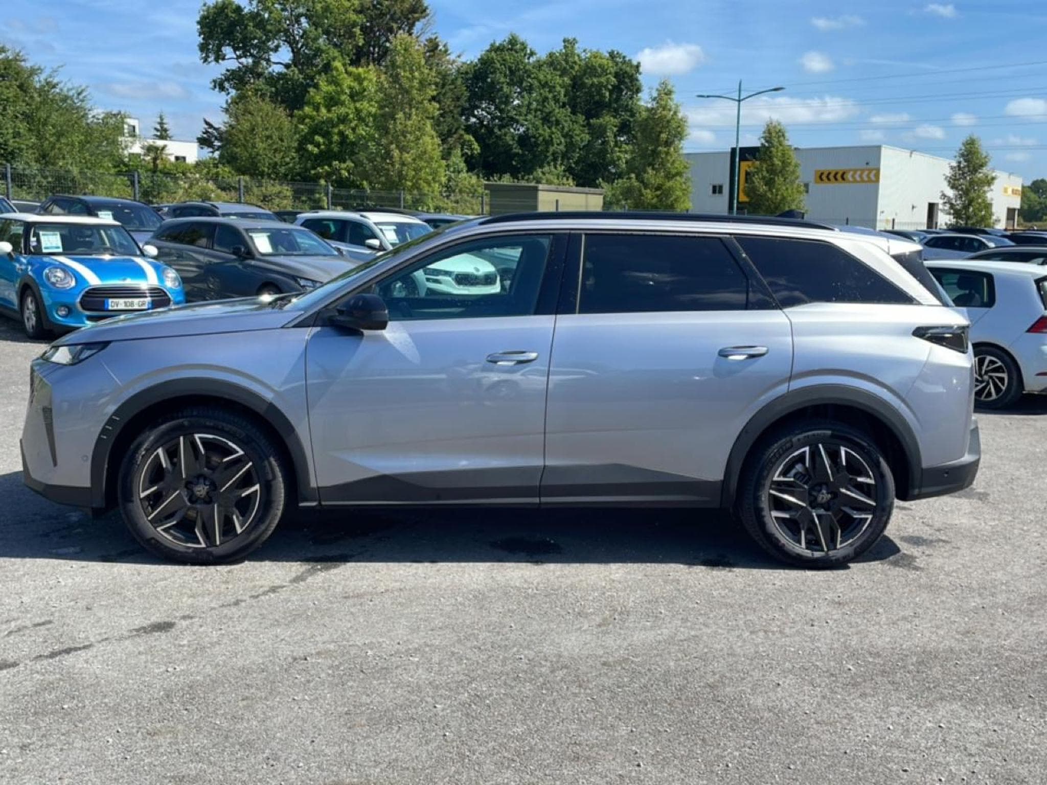 Peugeot 5008 HYBRID 145 ALLURE E-DCS6 (2025) - Photo 8