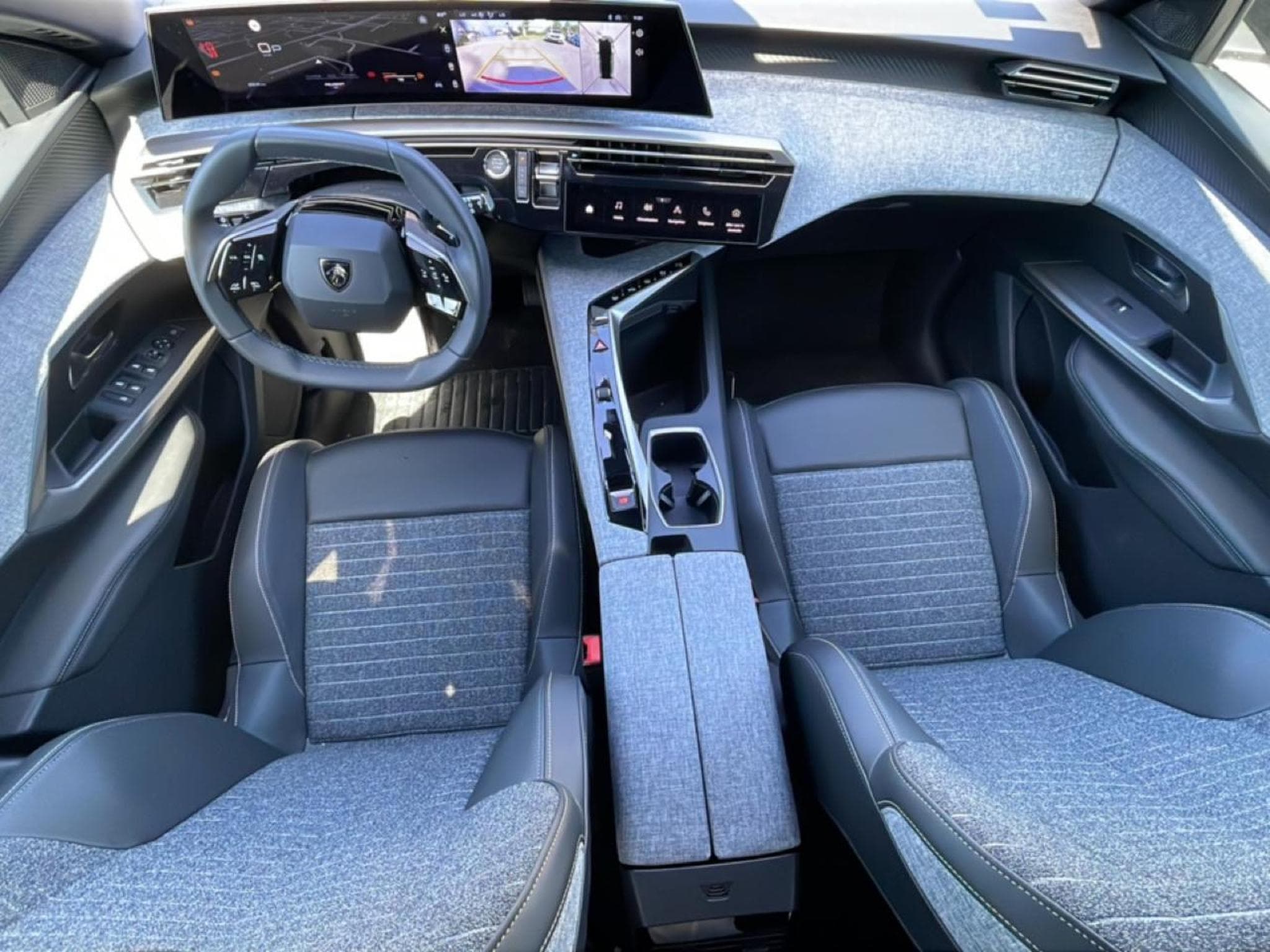 Peugeot 5008 HYBRID 145 ALLURE E-DCS6 (2025) - Photo 9