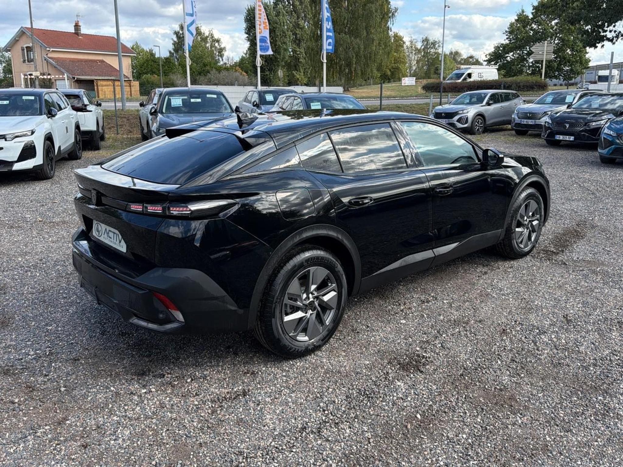 Peugeot 408 HYBRID 145 ALLURE E-DCS6 (2025) - Photo 5