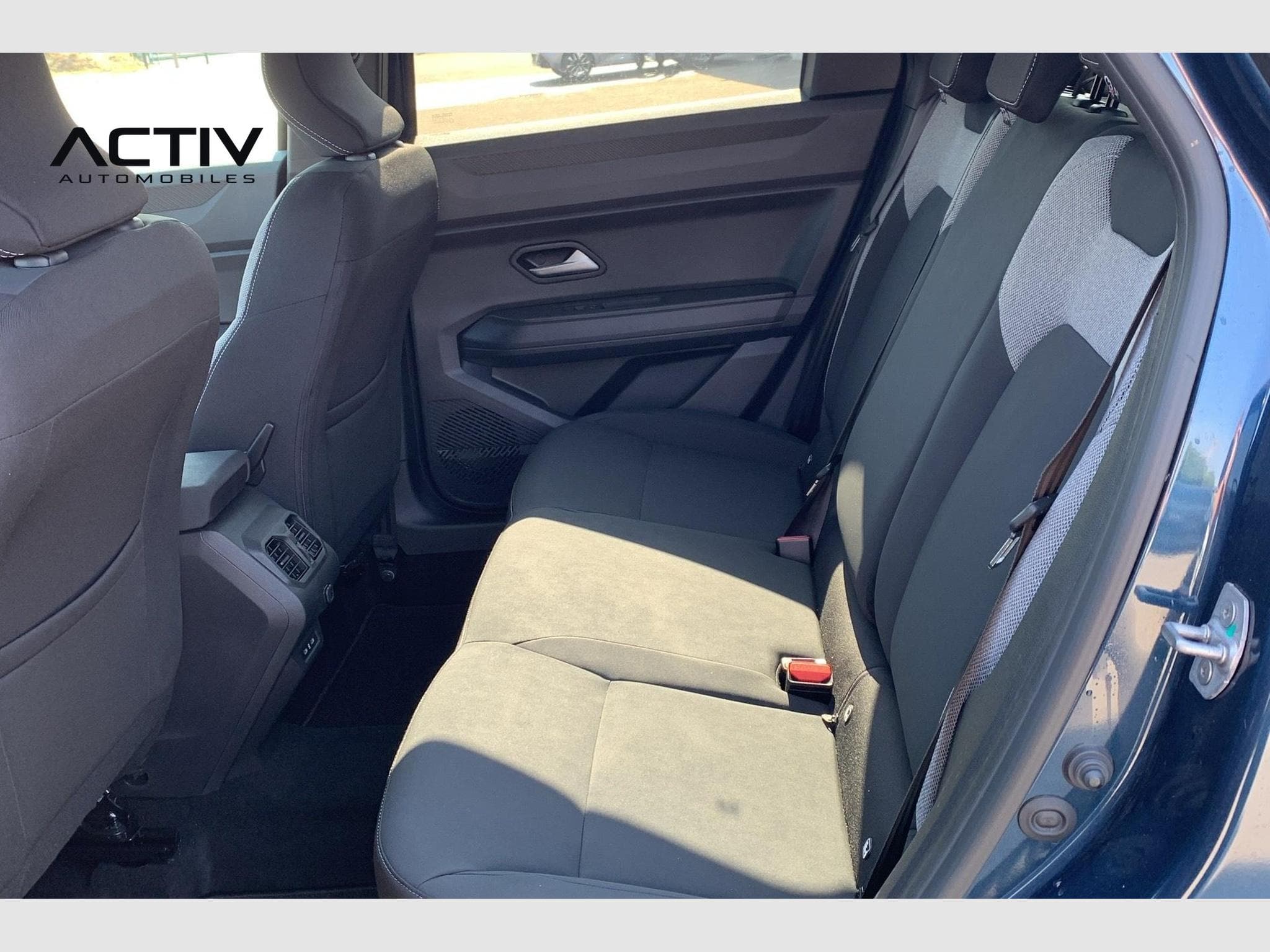 Dacia BIGSTER Mild Hybrid 140 Journey (2026) - Photo 10
