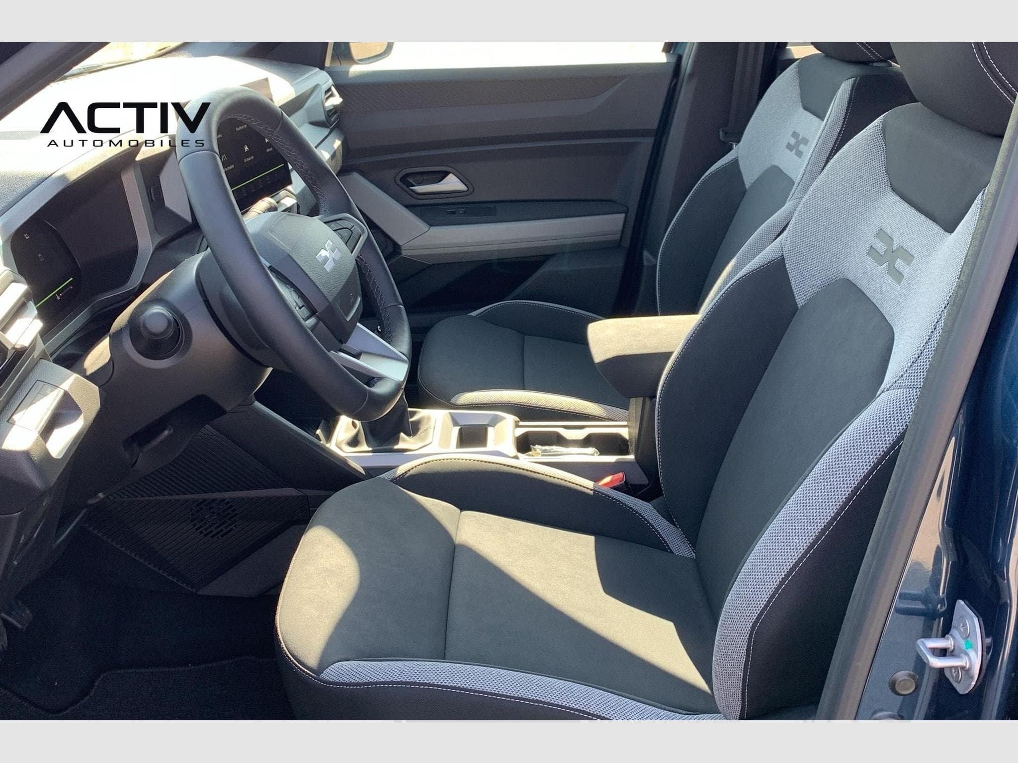 Dacia BIGSTER Mild Hybrid 140 Journey (2026) - Photo 9