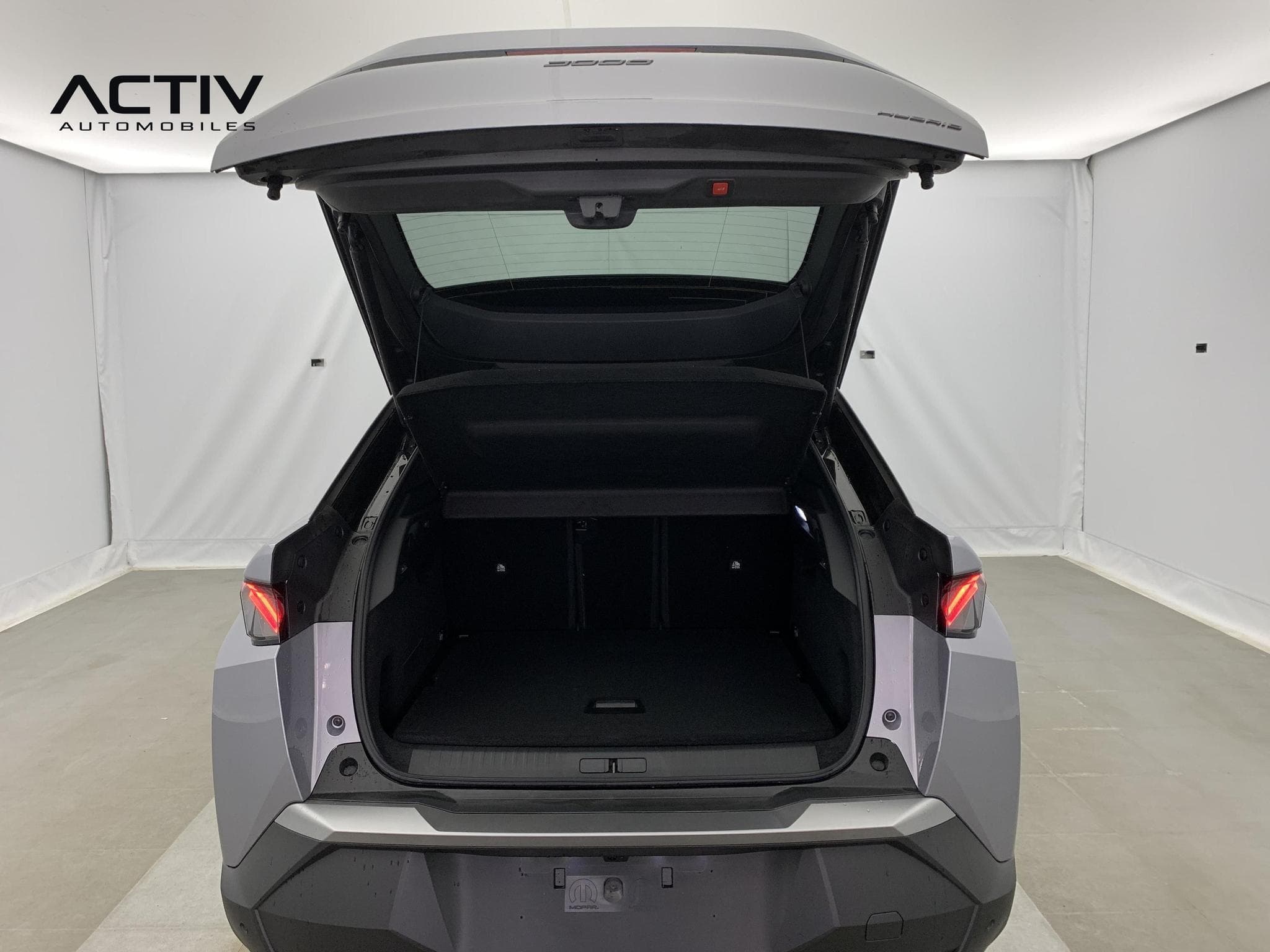 Peugeot 3008 Hybrid 145 e-DCS6 GT (2025) - Photo 11