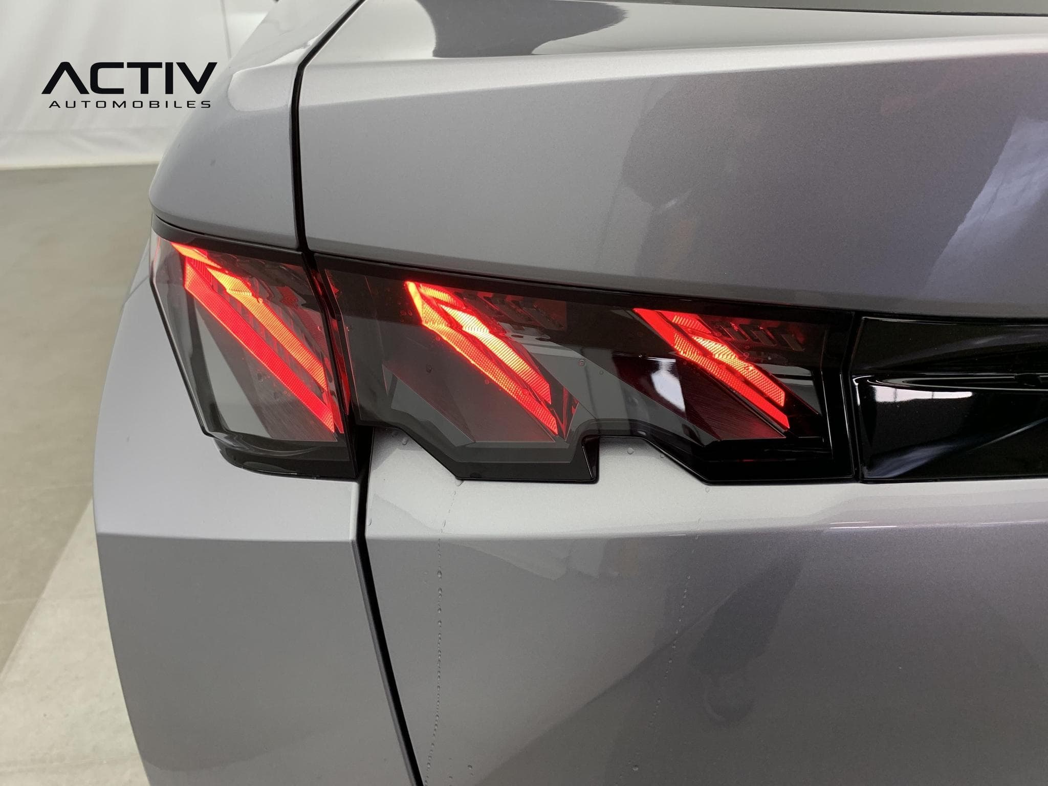 Peugeot 3008 Hybrid 145 e-DCS6 GT (2025) - Photo 13