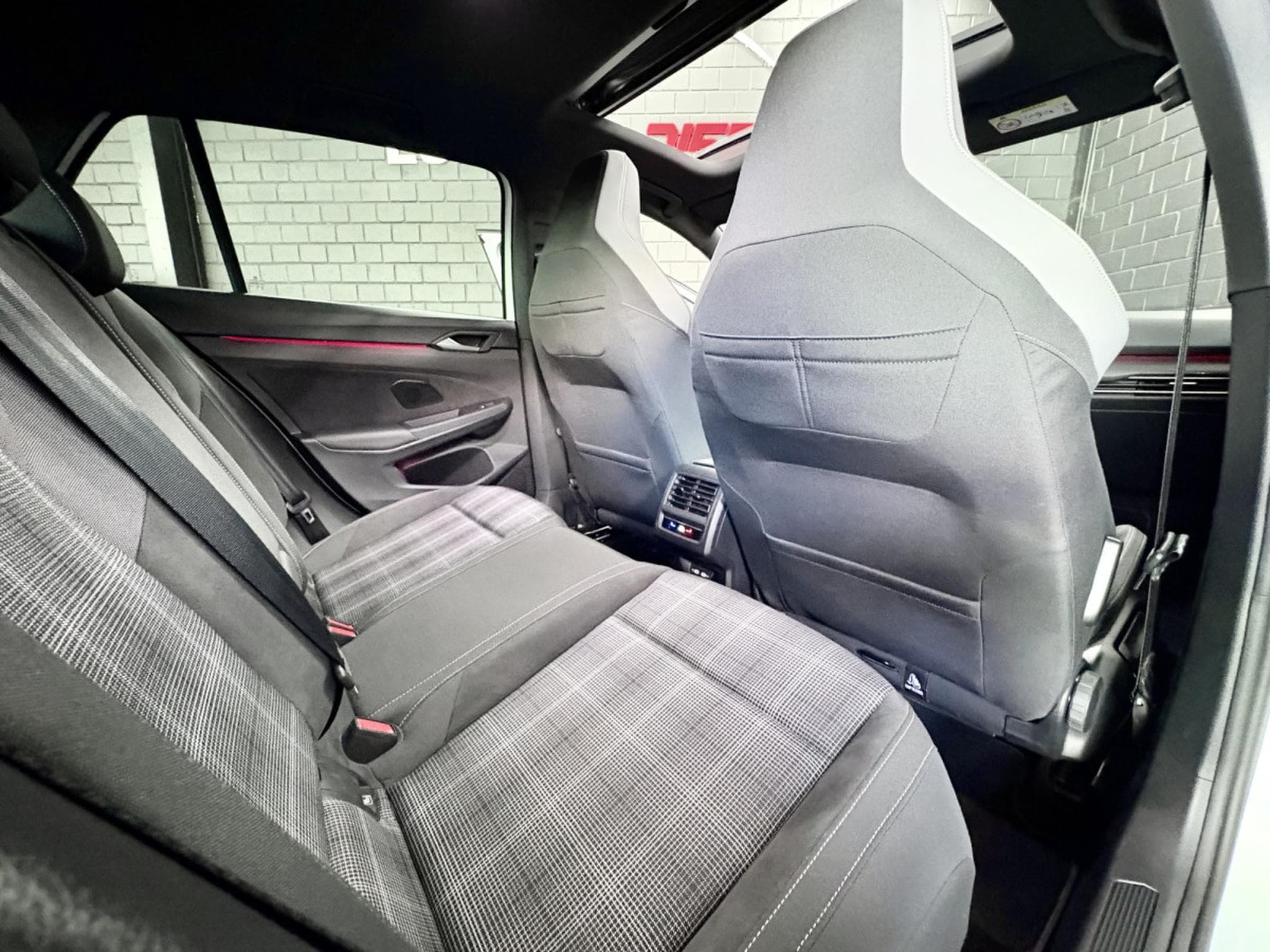 VW Golf GTD 2.0 TDI DSG7 200 CV *MATRIX* PANO * HARMAN * (2024) - Photo 23