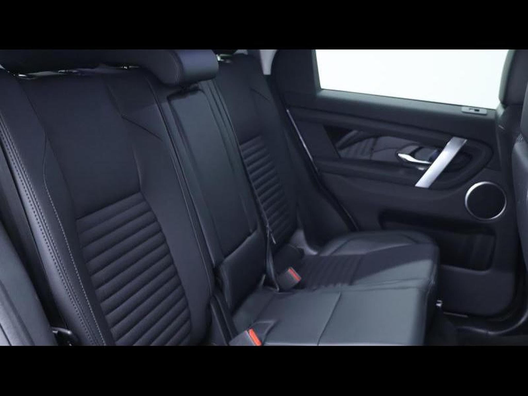Land-Rover Discovery Sport D165 AWD Auto 7places (2025) - Photo 17